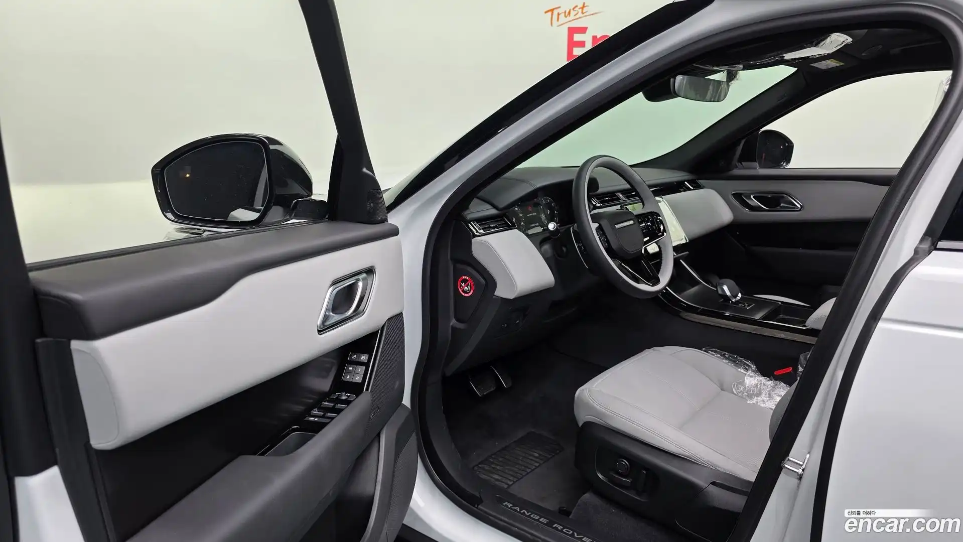 Range Rover Velar Land Rover 2026.5-INNER-010