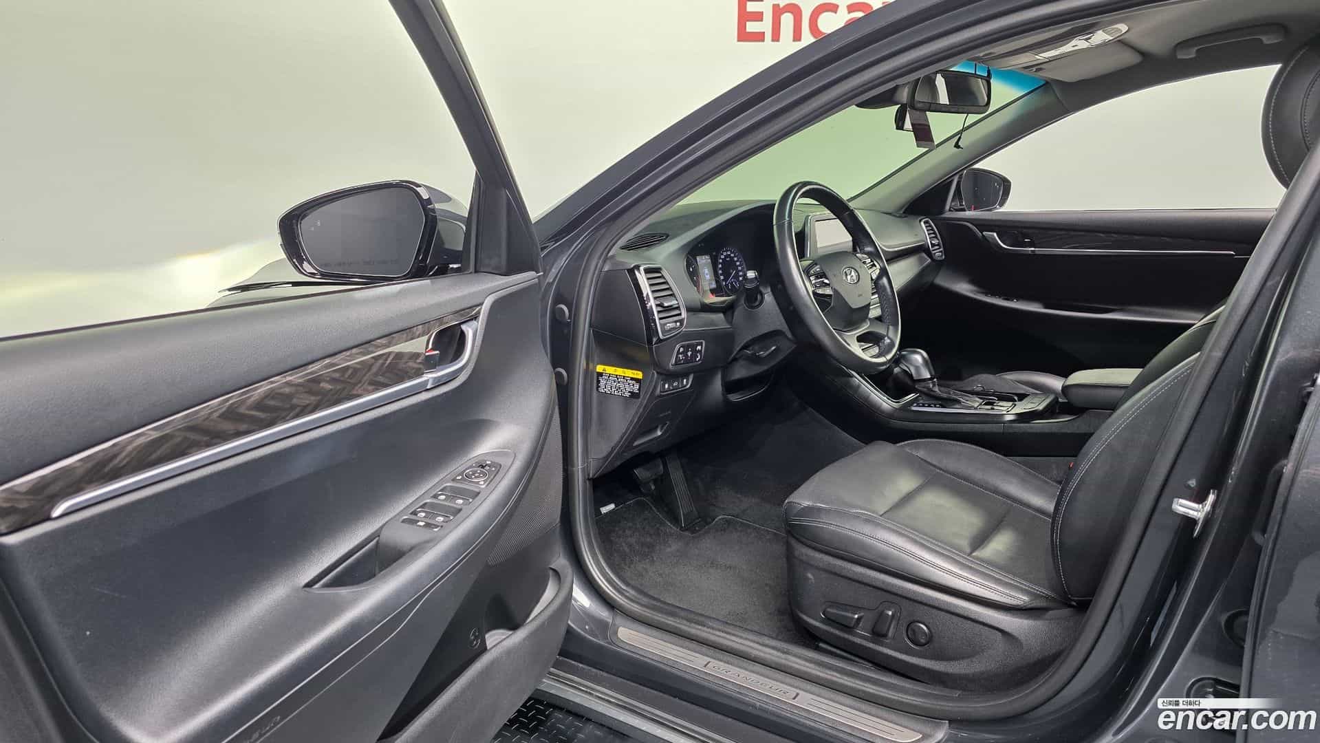 Grandeur Hyundai 2017.9-INNER-010