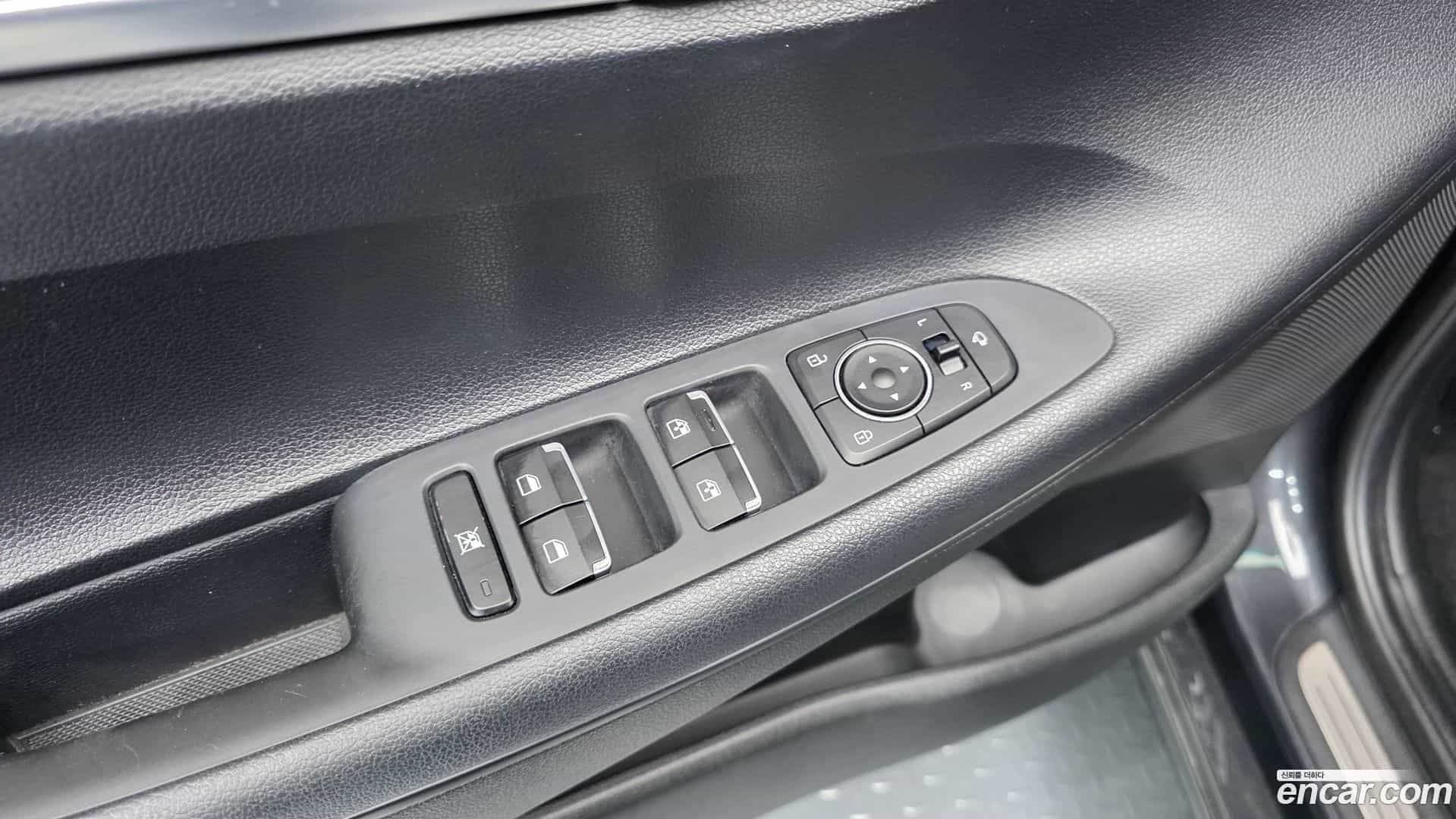 Grandeur Hyundai 2017.9-OPTION-023