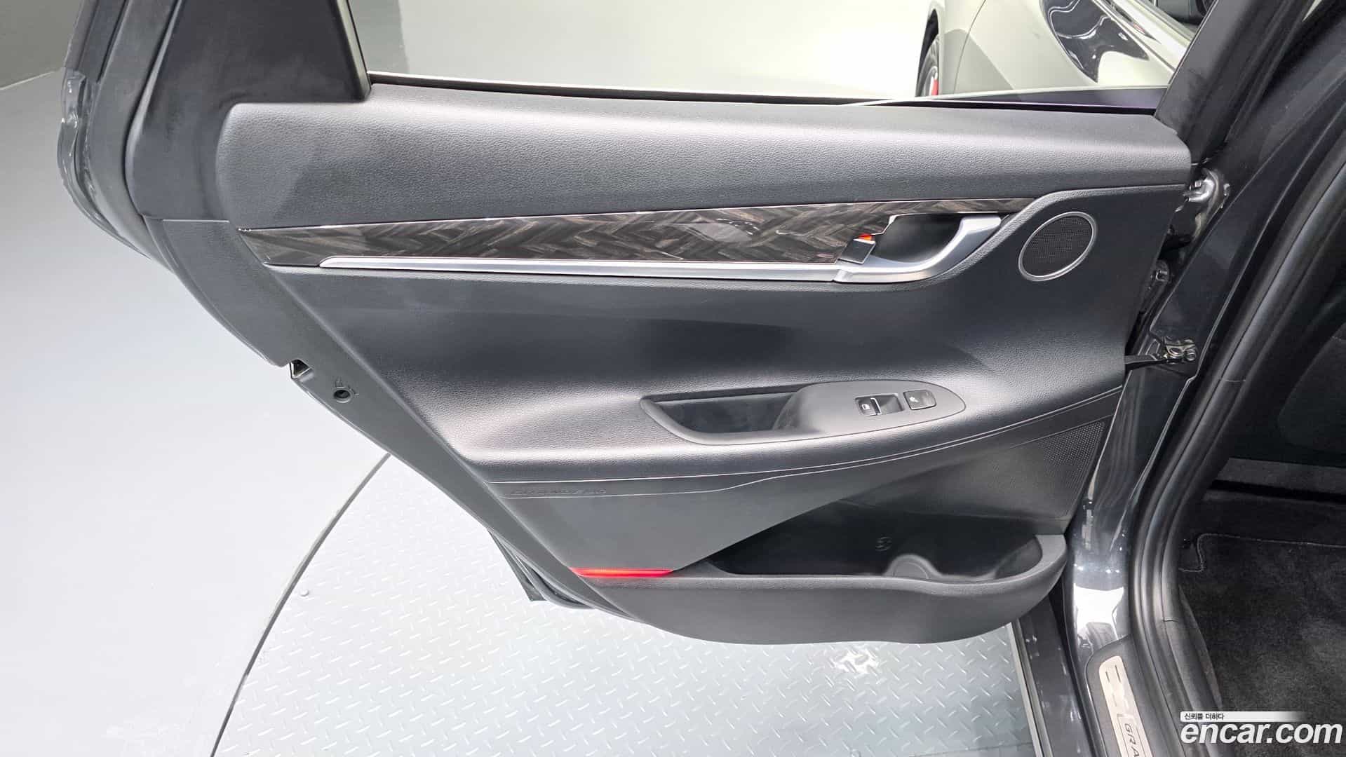 Grandeur Hyundai 2017.9-INNER-035