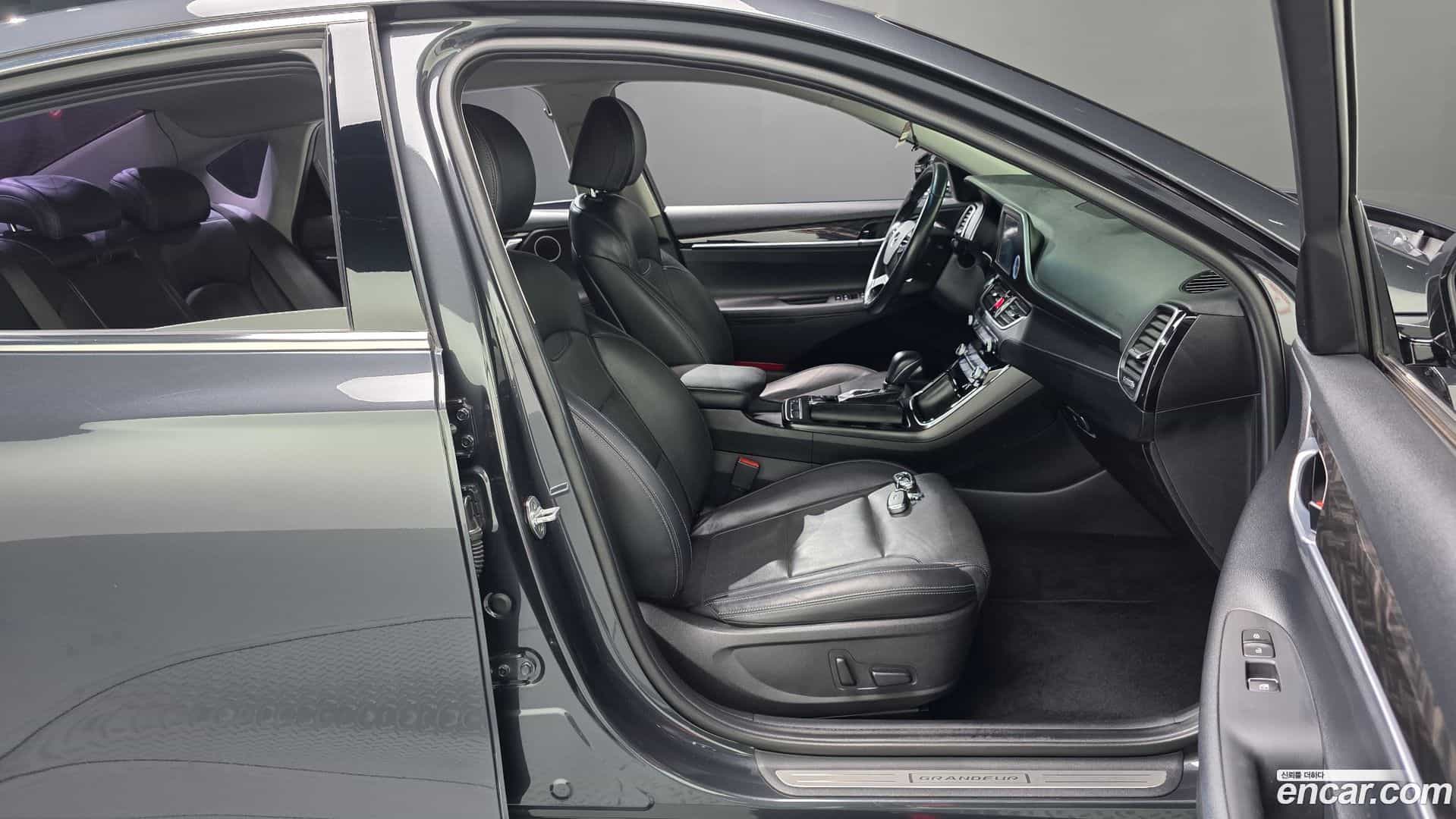 Grandeur Hyundai 2017.9-INNER-036