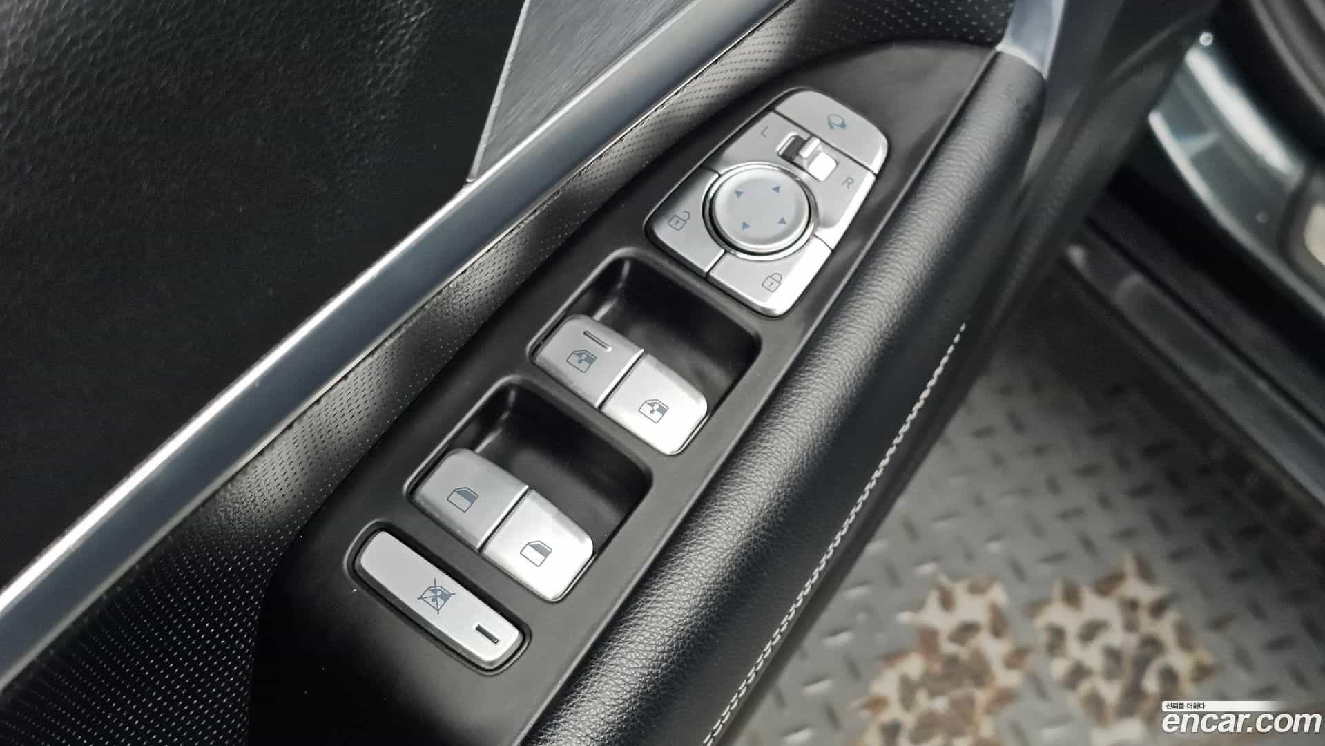 G70 Genesis 2018.0-OPTION-041