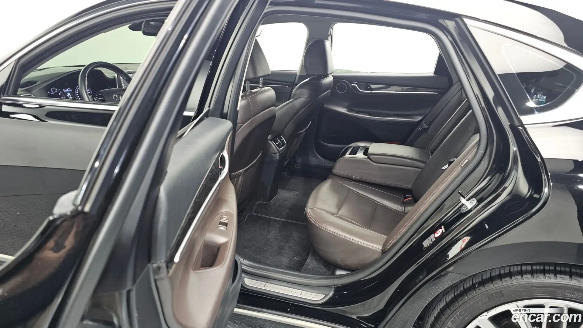 Grandeur Hyundai 2019.2-OPTION-016