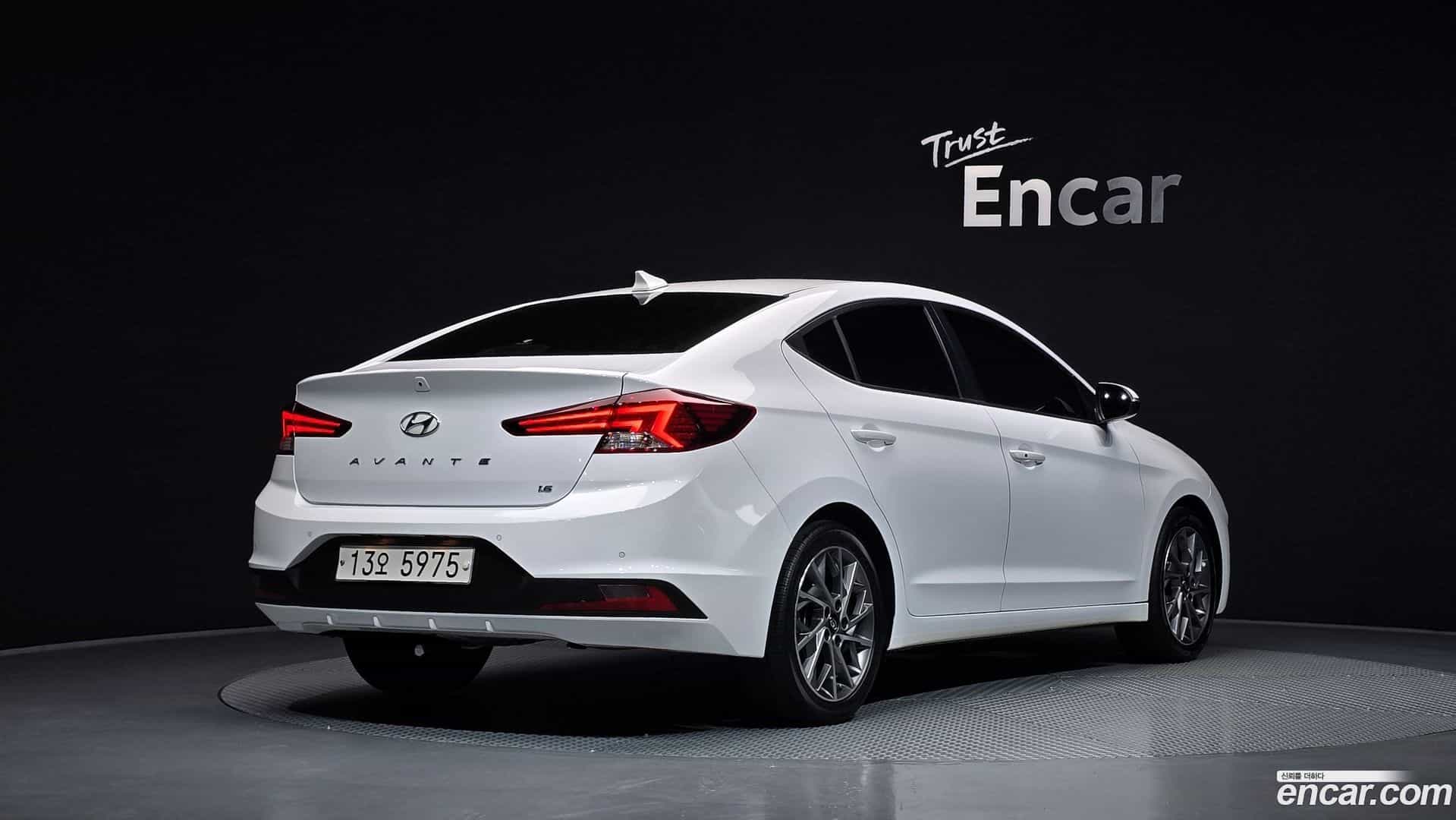 AVANTE Hyundai 2019.6-OUTER-002