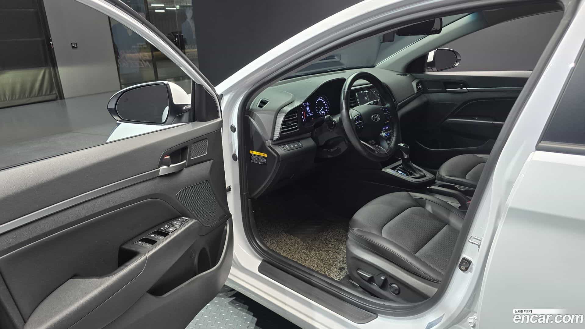 AVANTE Hyundai 2019.6-INNER-010