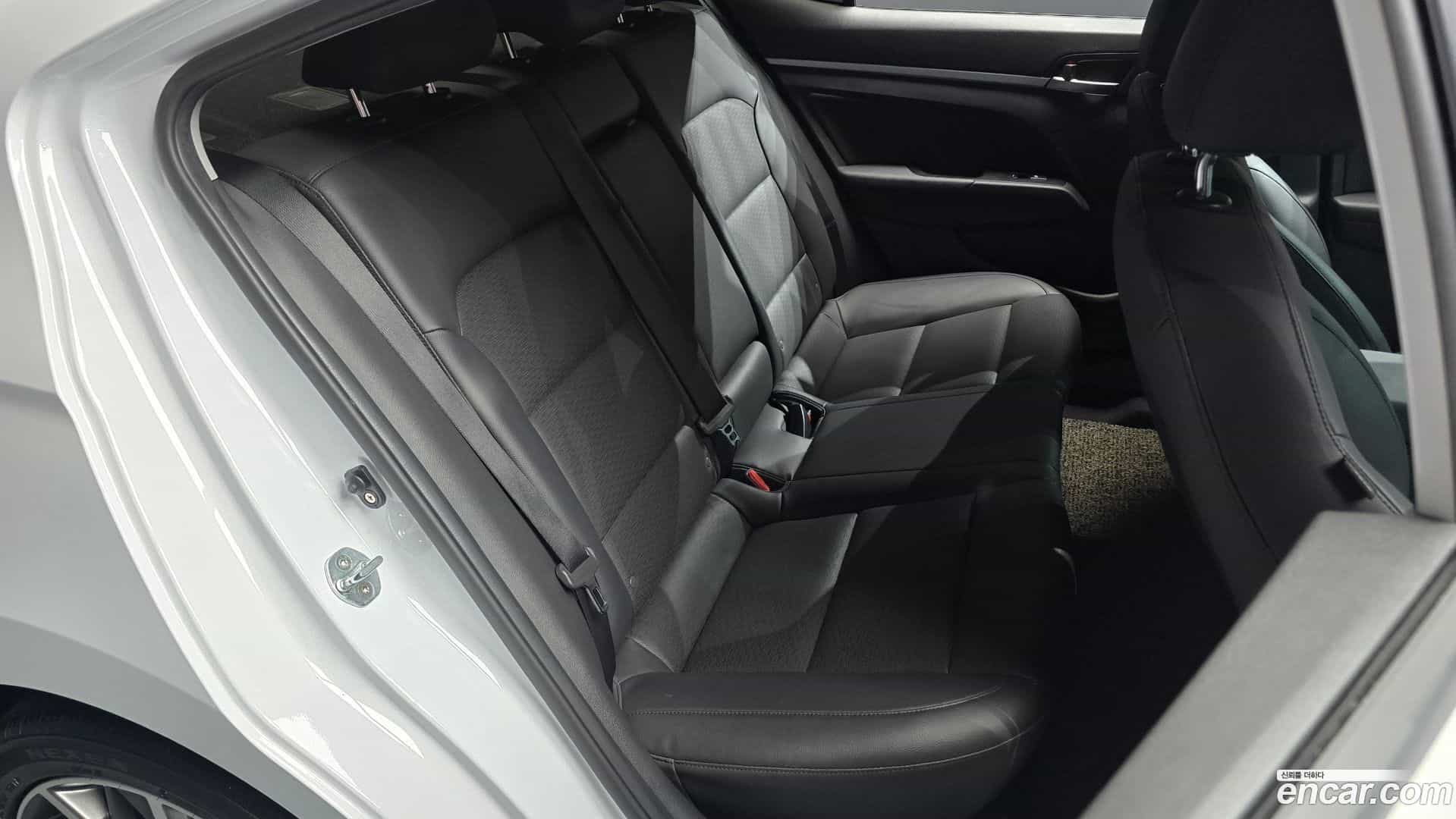 AVANTE Hyundai 2019.6-OPTION-015