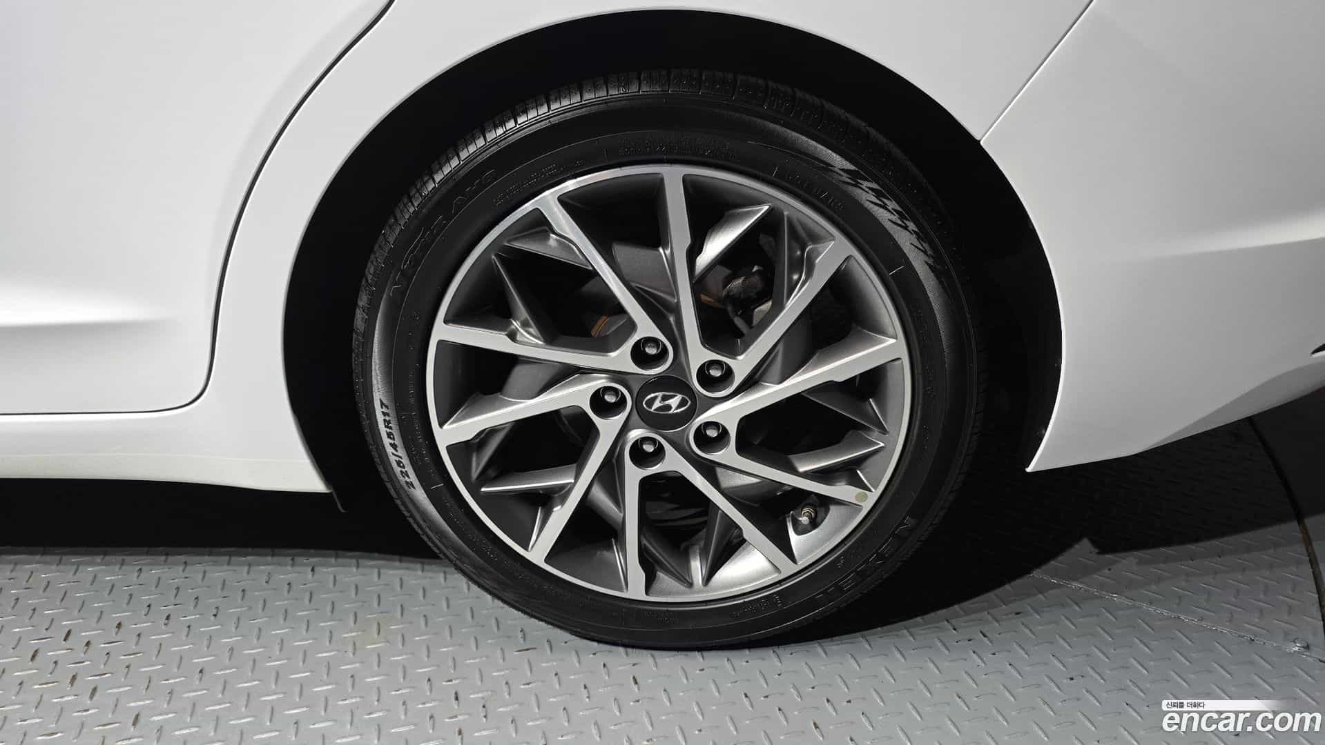 AVANTE Hyundai 2019.6-OUTER-031