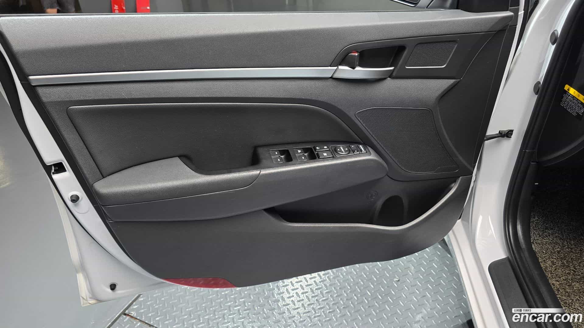 AVANTE Hyundai 2019.6-INNER-034