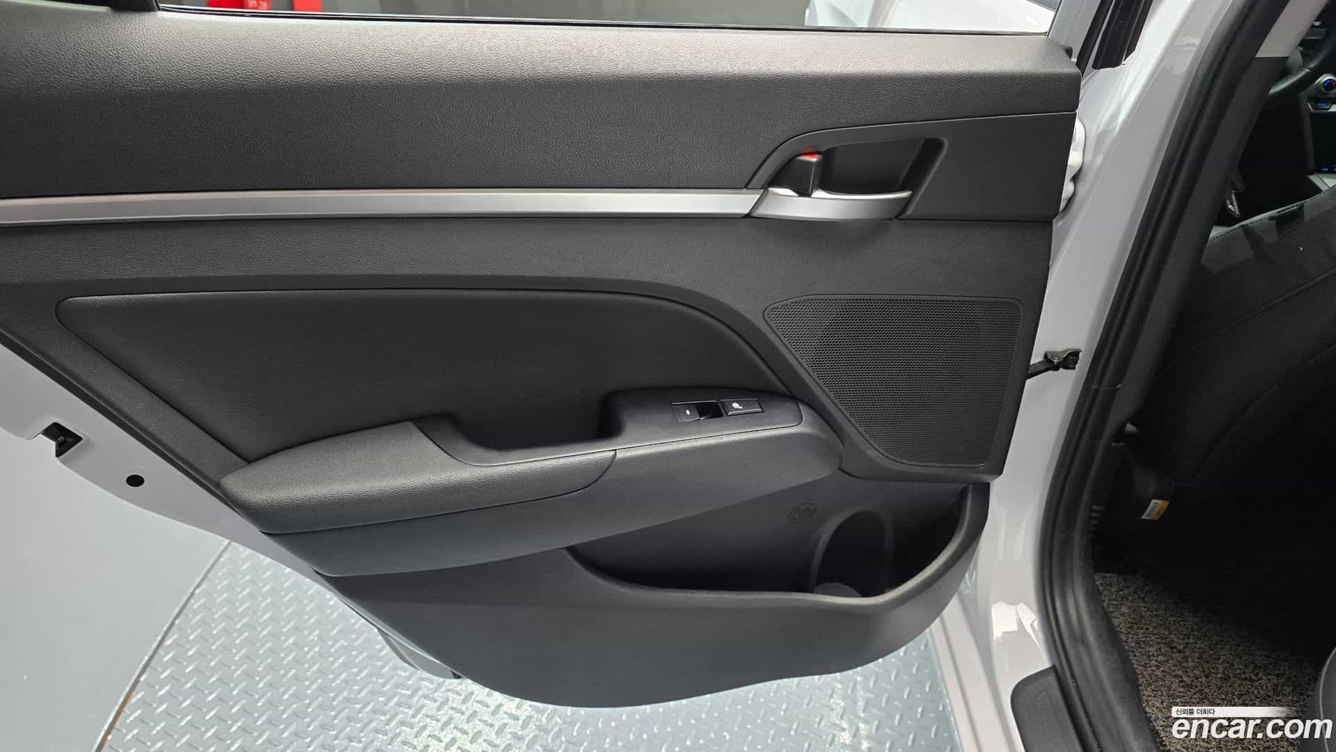 AVANTE Hyundai 2019.6-INNER-035