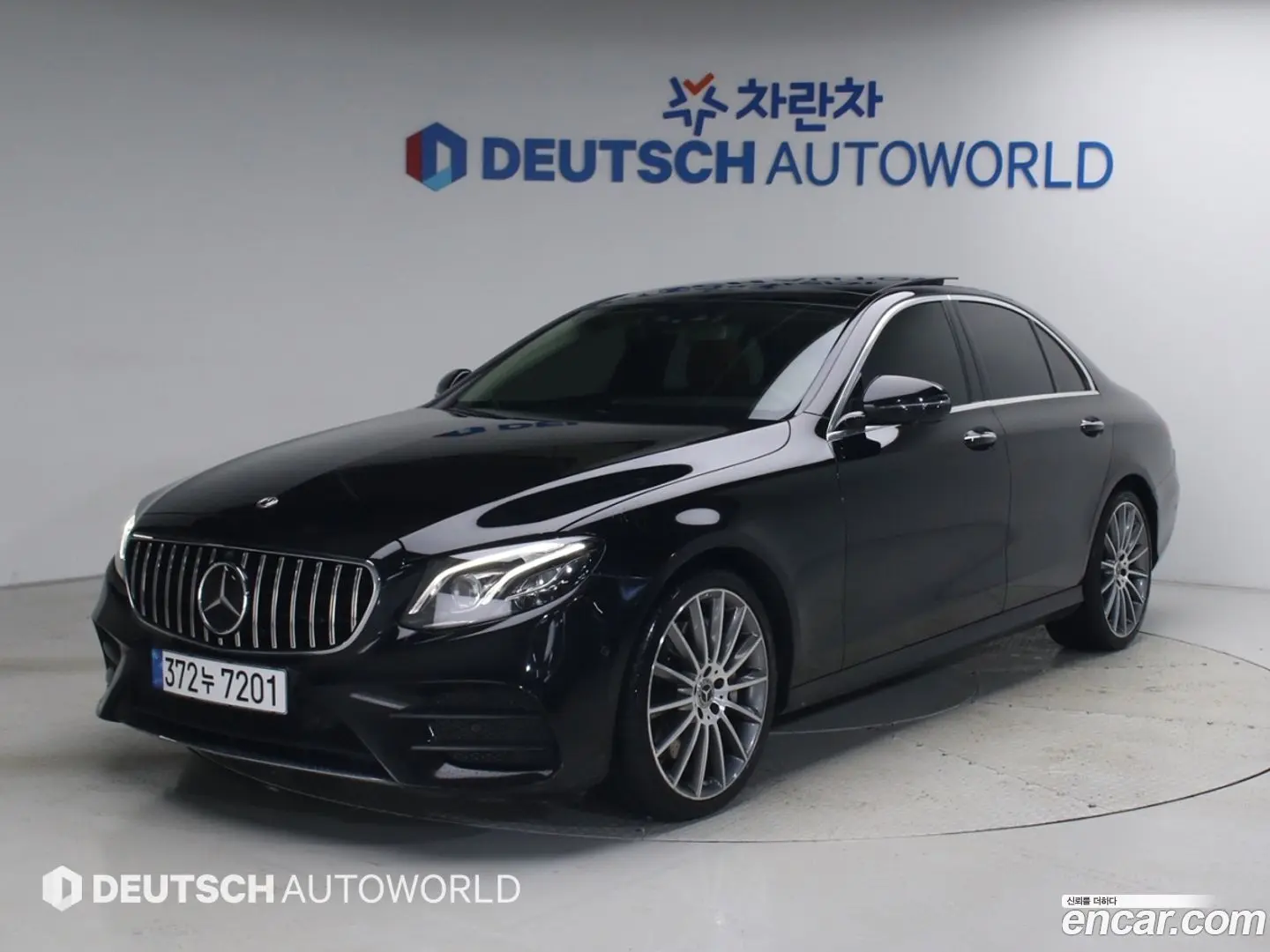 Main__Slider__Photo:E-Class Mercedes-Benz 2019.9-0