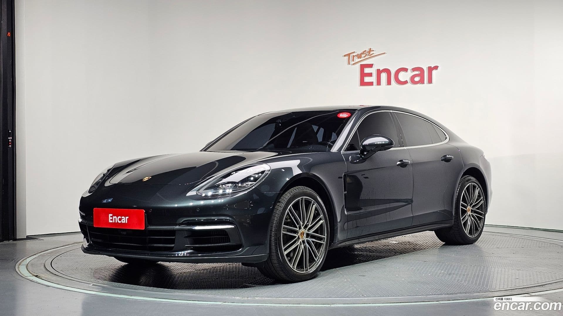 Main__Slider__Photo:Panamera Porsche 2018.2-0