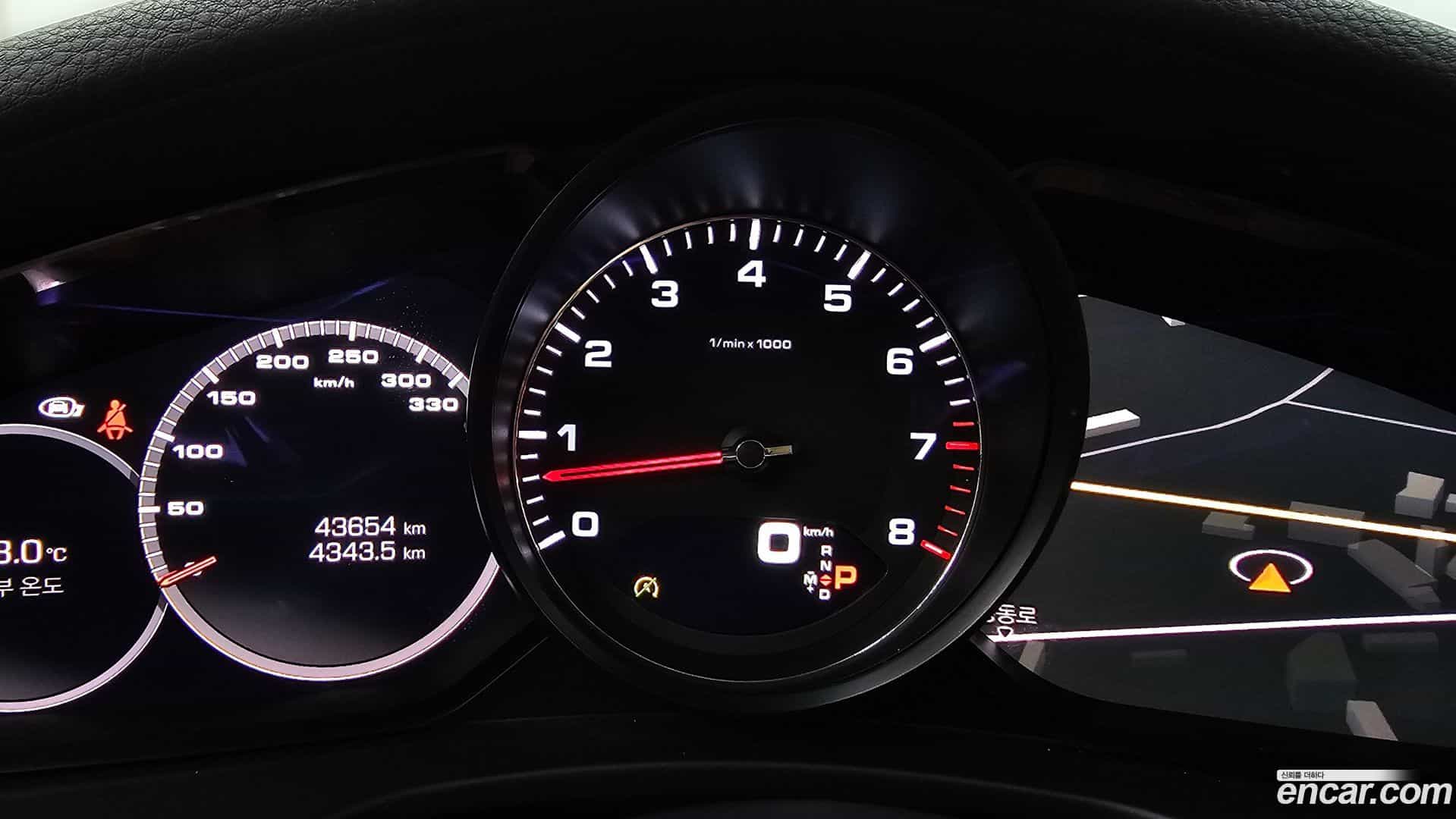 Panamera Porsche 2018.2-INNER-008