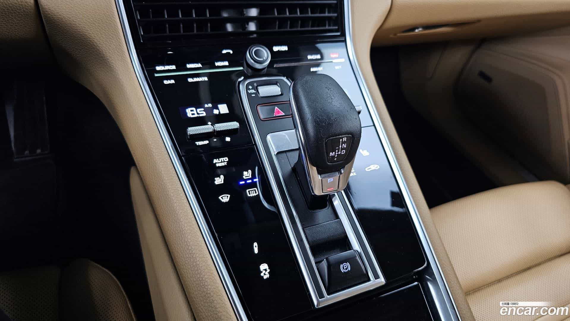 Panamera Porsche 2018.2-INNER-009