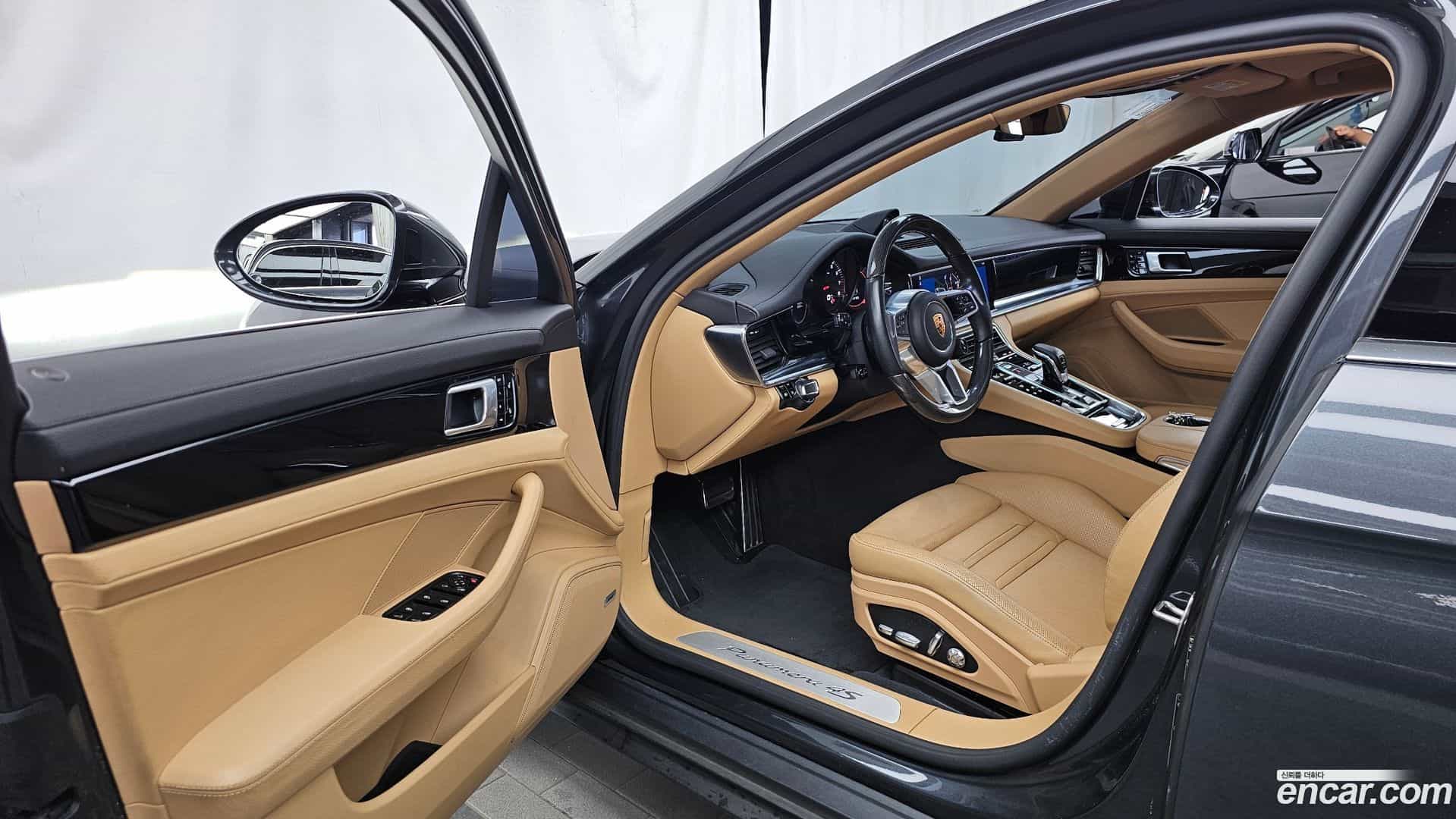 Panamera Porsche 2018.2-INNER-010