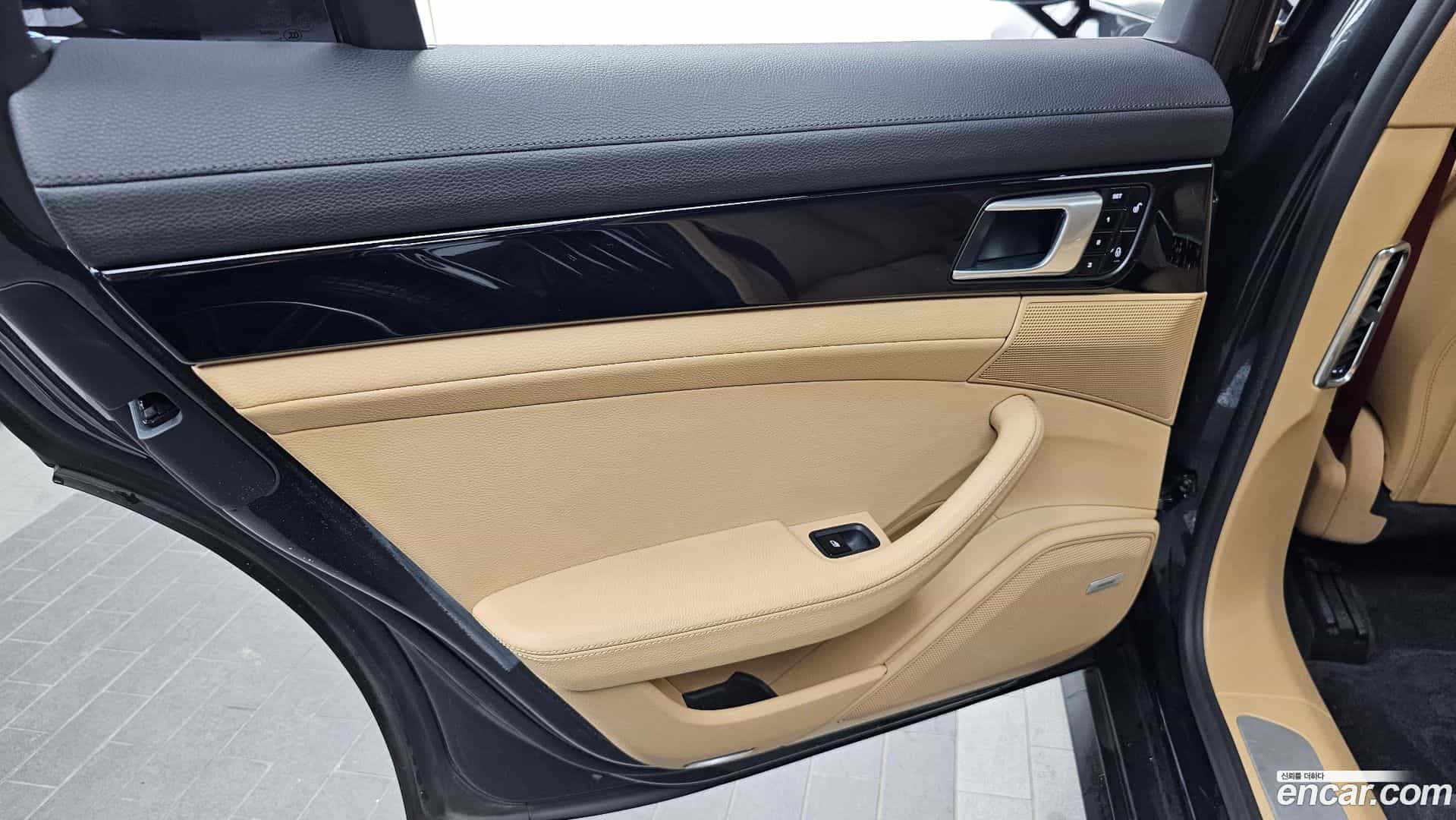 Panamera Porsche 2018.2-INNER-035