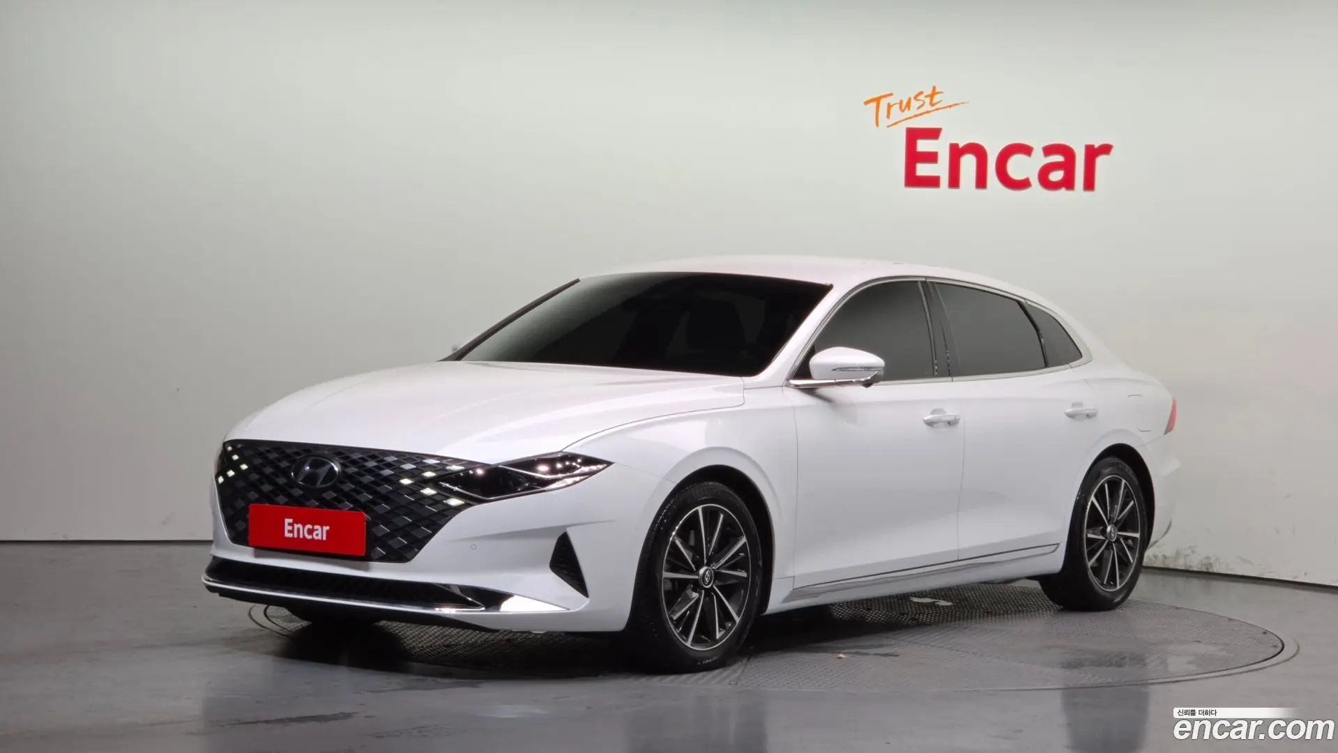 Main__Slider__Photo:Grandeur Hyundai 2021.10-0
