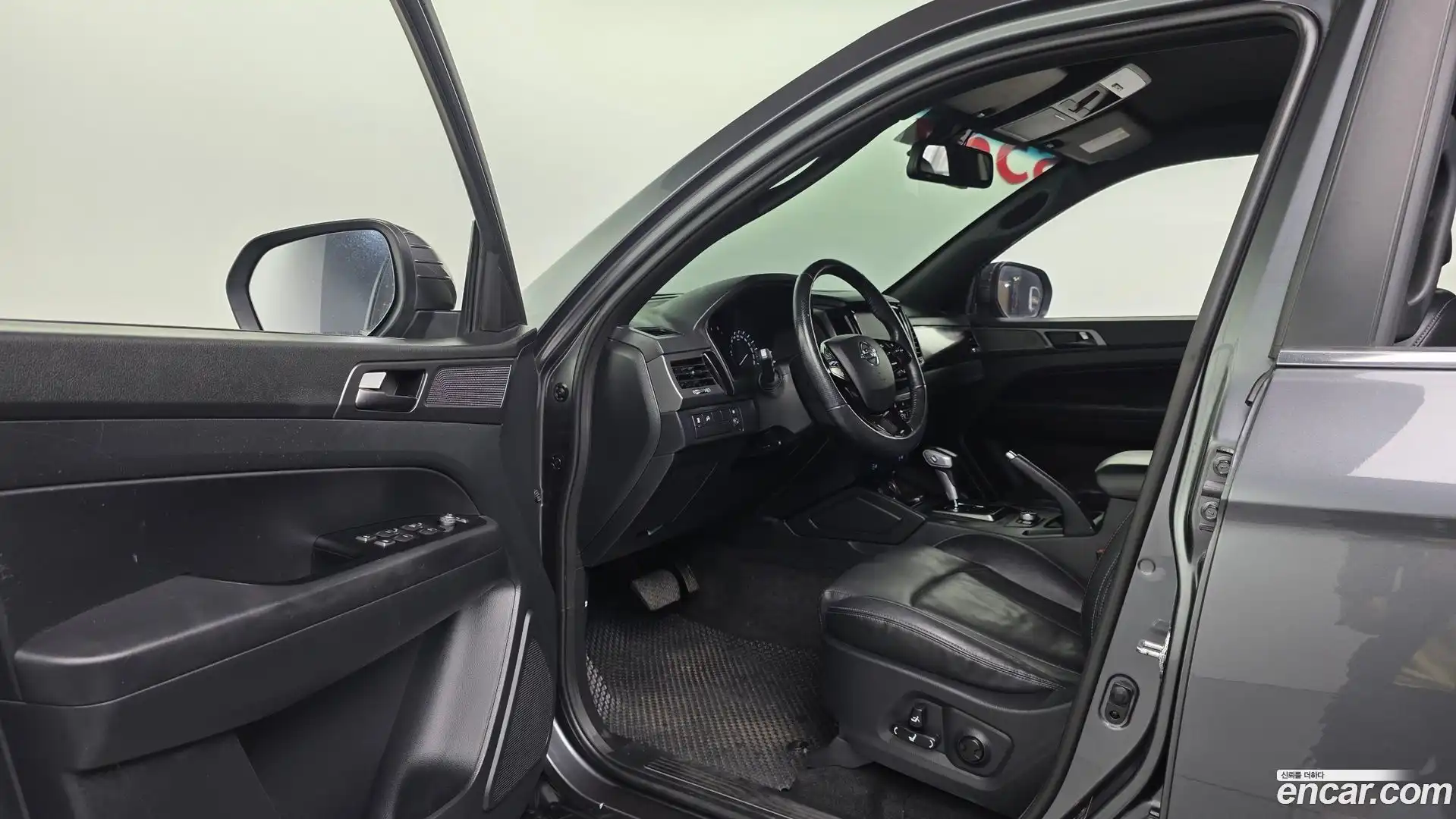Rexton KG Mobility 2021.11-INNER-010