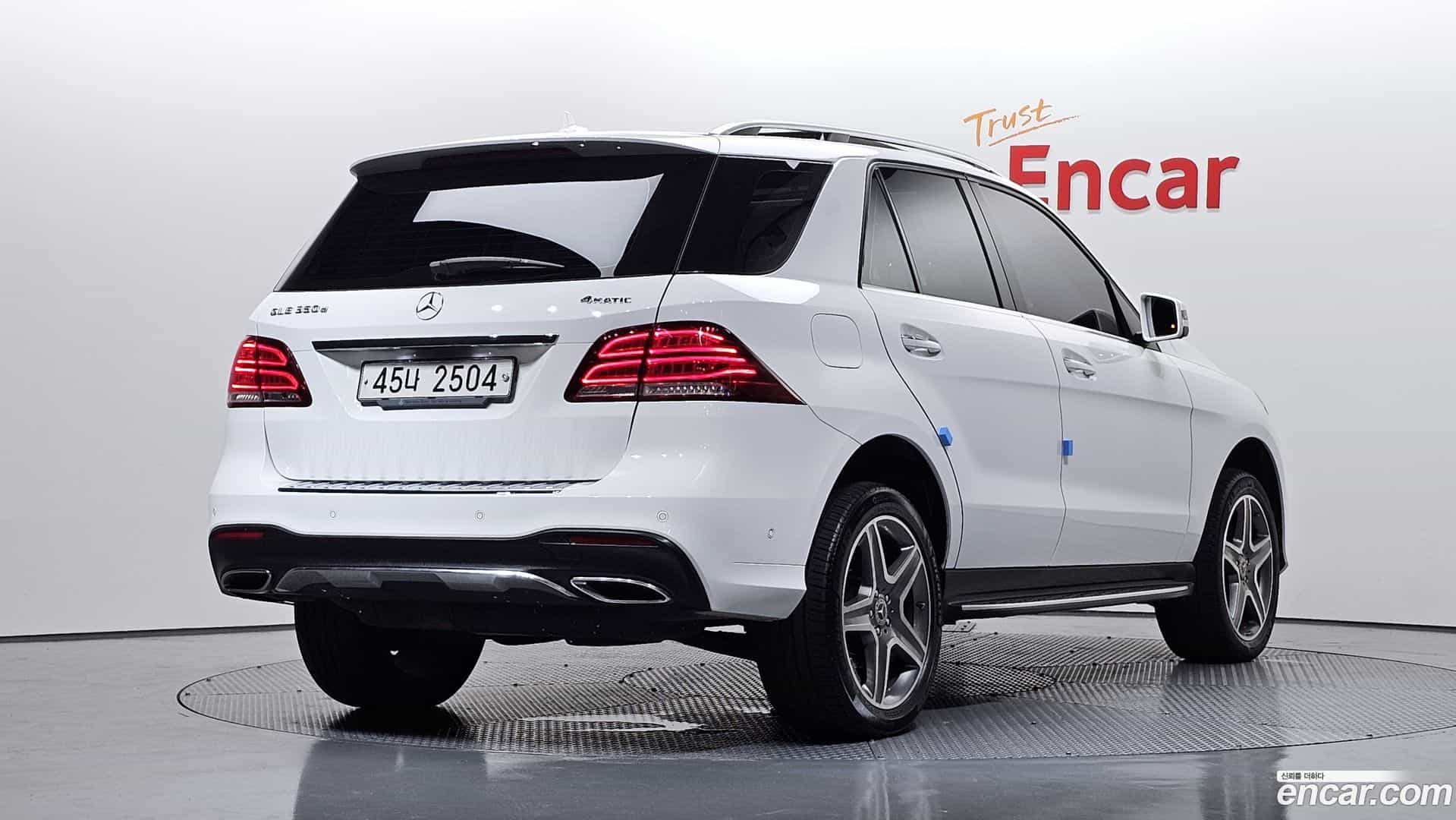 GLE-Class Mercedes-Benz 2017.4-OUTER-002