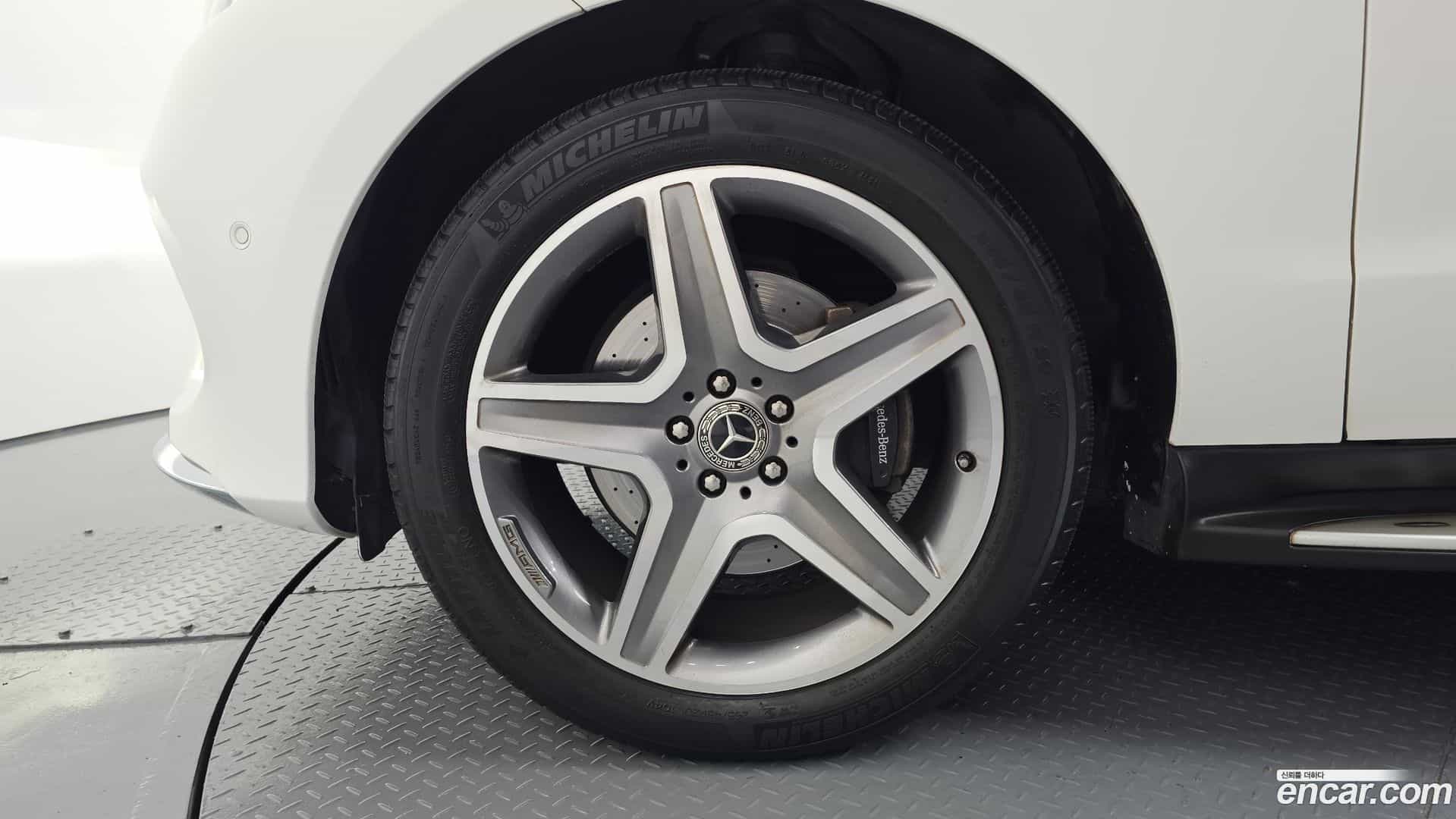 GLE-Class Mercedes-Benz 2017.4-OUTER-005