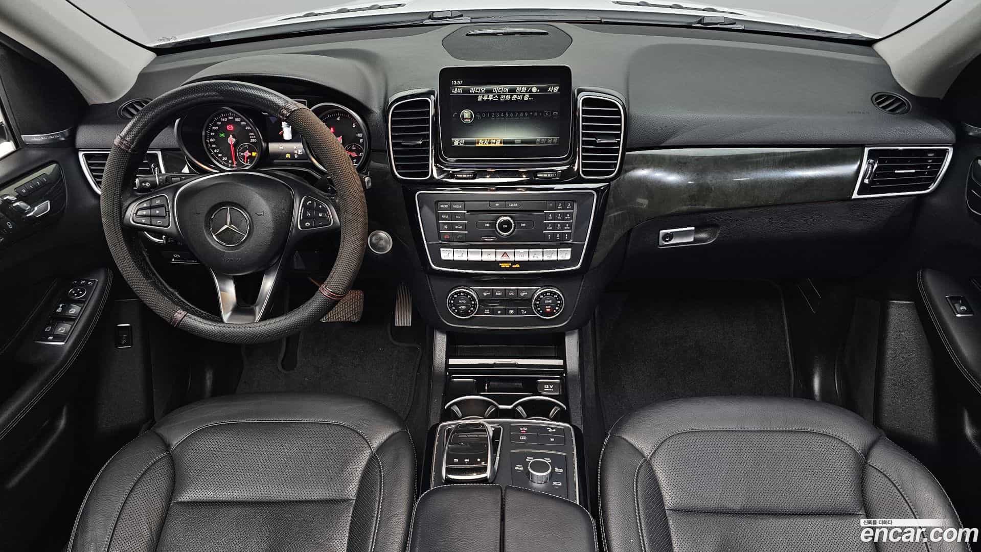 GLE-Class Mercedes-Benz 2017.4-INNER-007