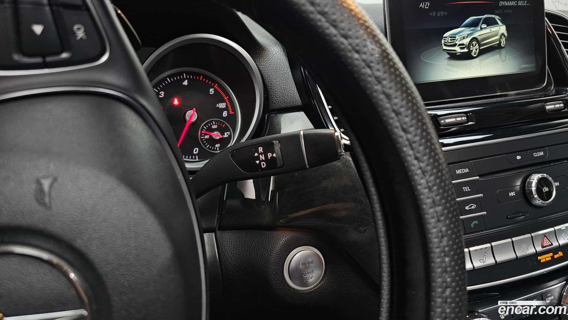 GLE-Class Mercedes-Benz 2017.4-INNER-009