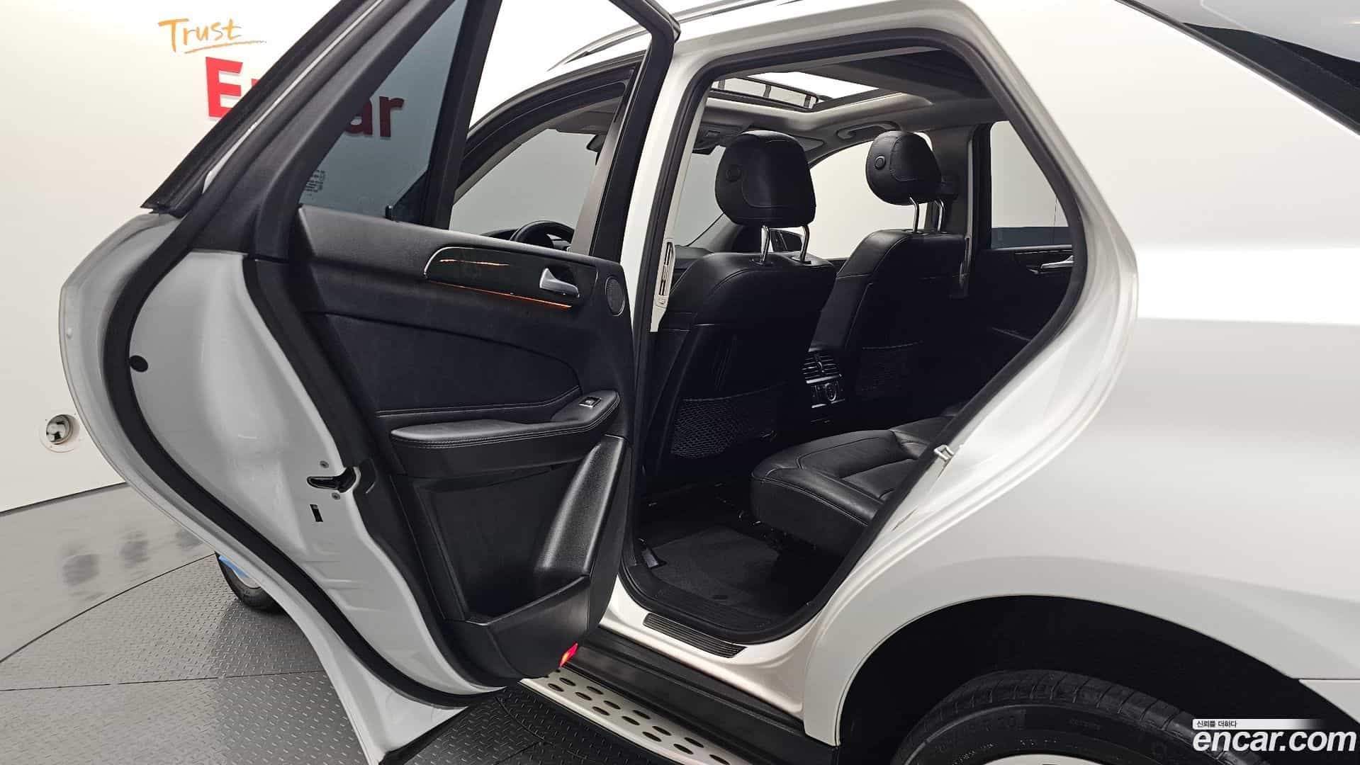GLE-Class Mercedes-Benz 2017.4-OPTION-016