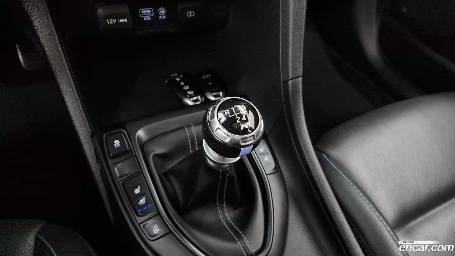 Veloster Hyundai 2018.8-INNER-009