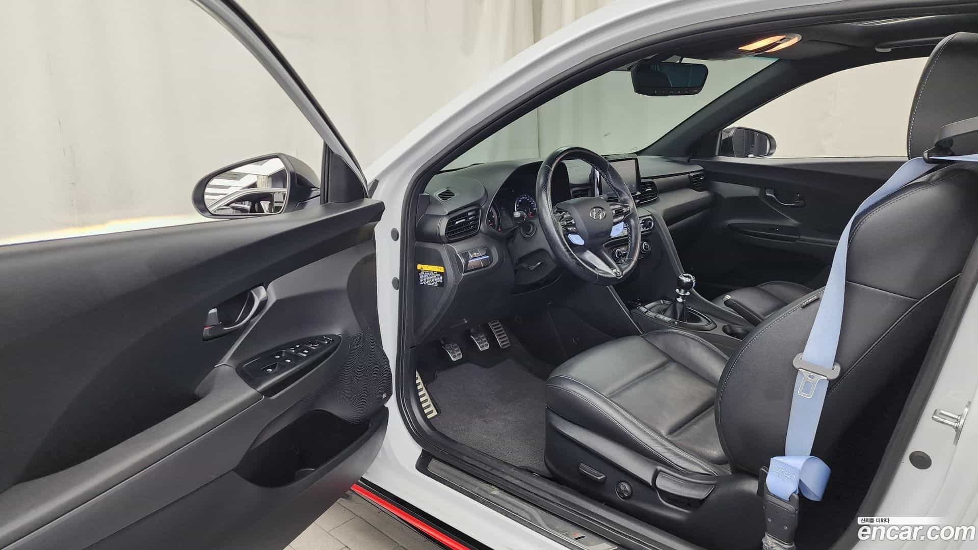 Veloster Hyundai 2018.8-INNER-010