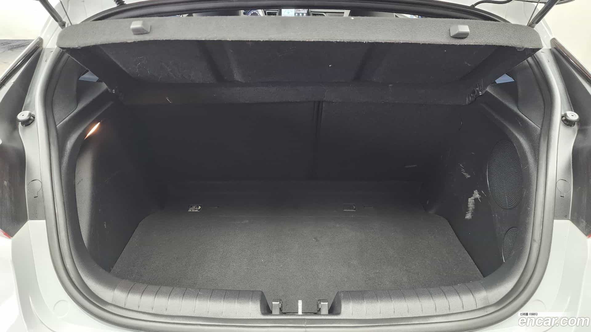 Veloster Hyundai 2018.8-OPTION-024