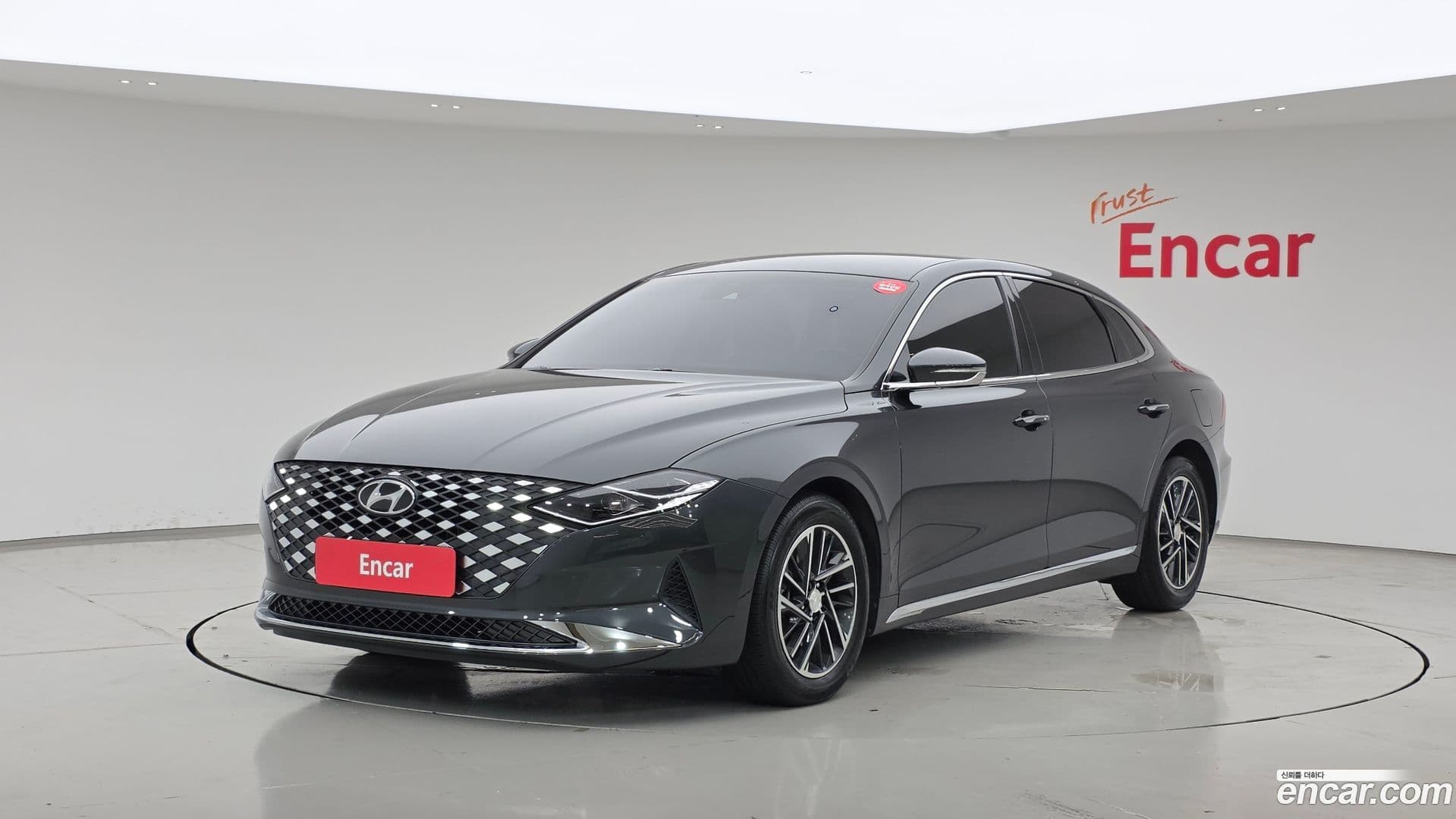 Main__Slider__Photo:Grandeur Hyundai 2020.4-0