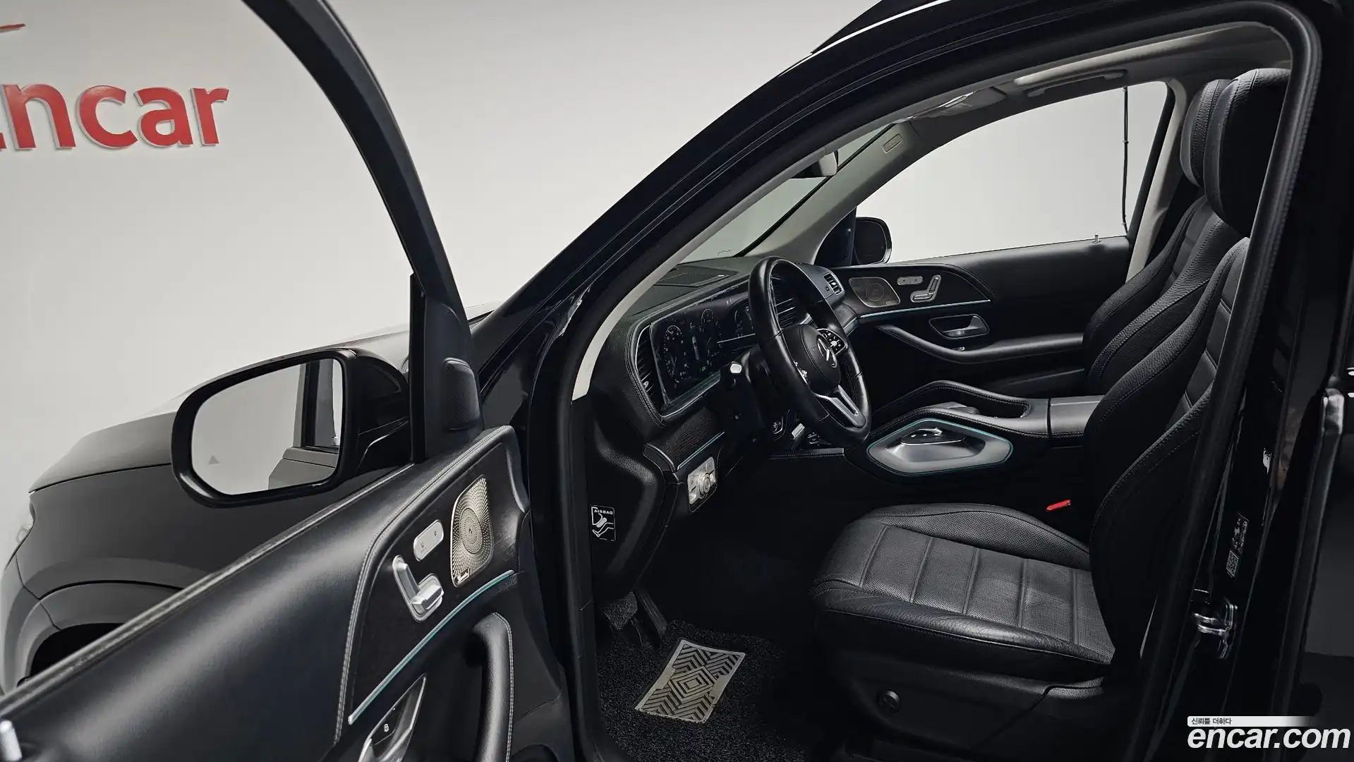 GLE-Class Mercedes-Benz 2022.8-INNER-010