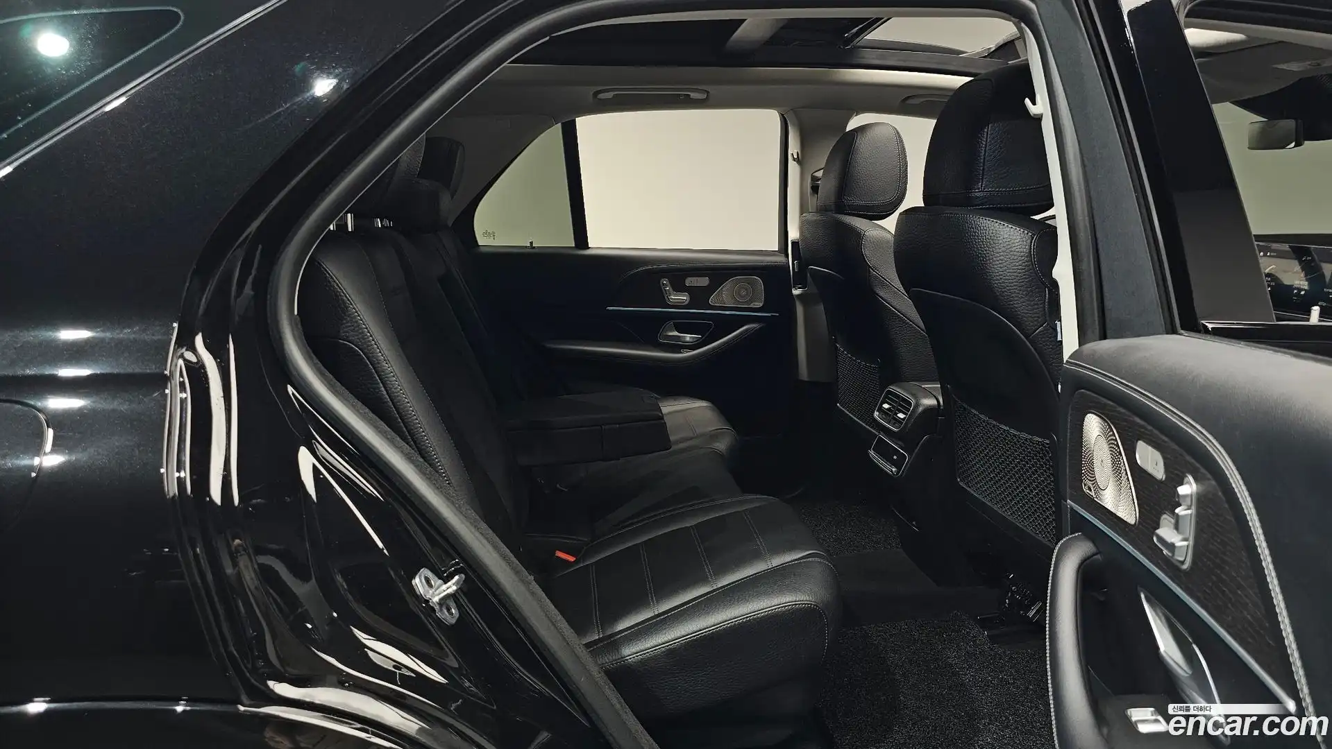 GLE-Class Mercedes-Benz 2022.8-OPTION-016
