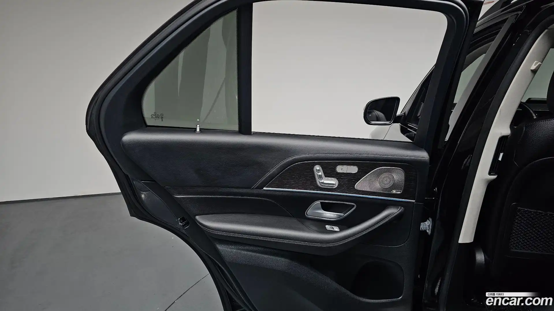 GLE-Class Mercedes-Benz 2022.8-INNER-035