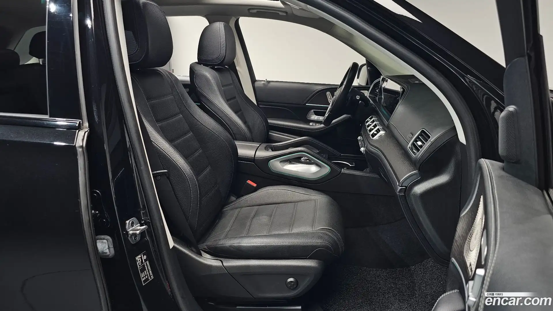 GLE-Class Mercedes-Benz 2022.8-INNER-036