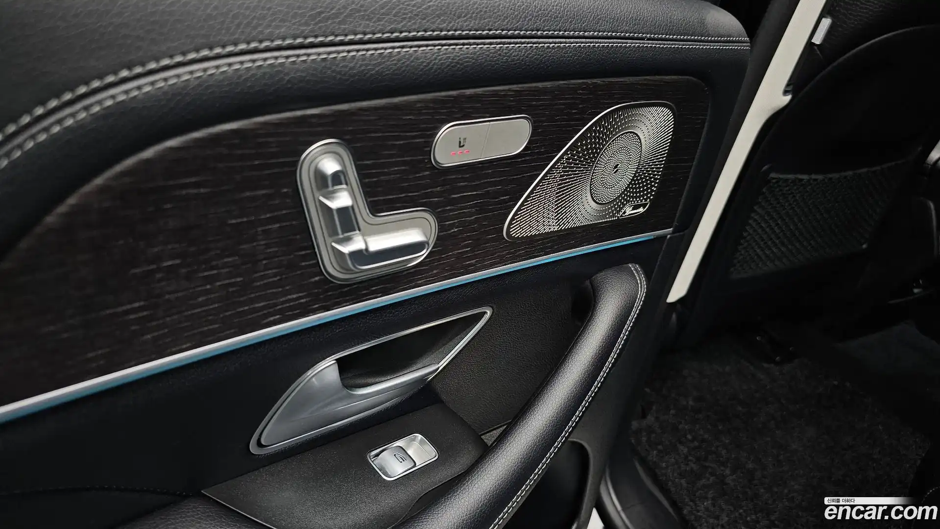 GLE-Class Mercedes-Benz 2022.8-OPTION-041