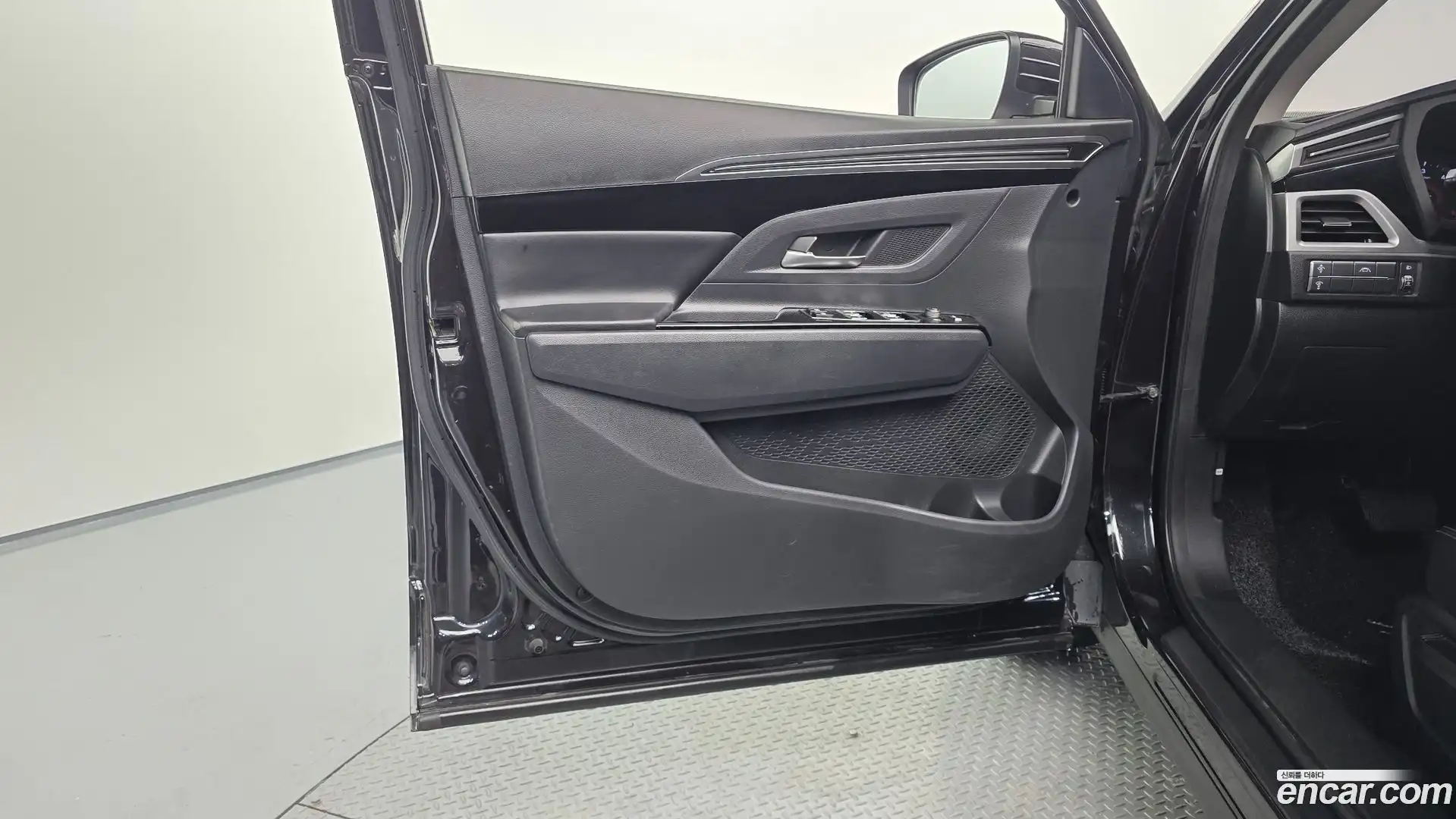 KORANDO KG Mobility 2019.3-INNER-034