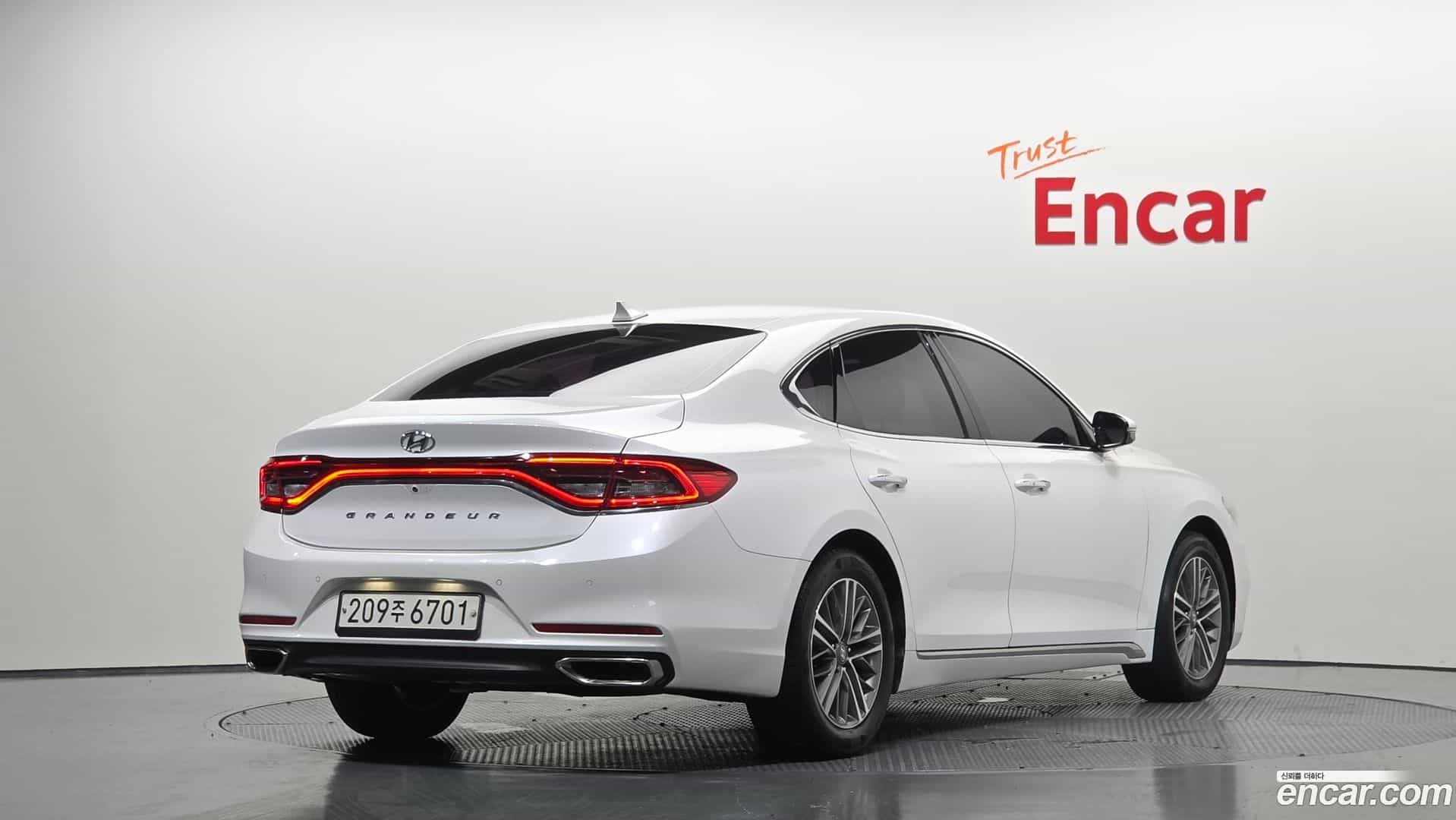 Grandeur Hyundai 2017.11-OUTER-002