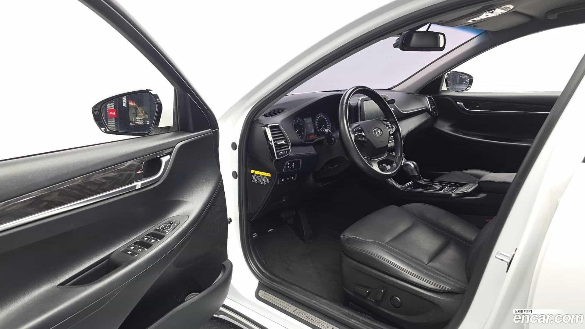 Grandeur Hyundai 2017.11-INNER-010