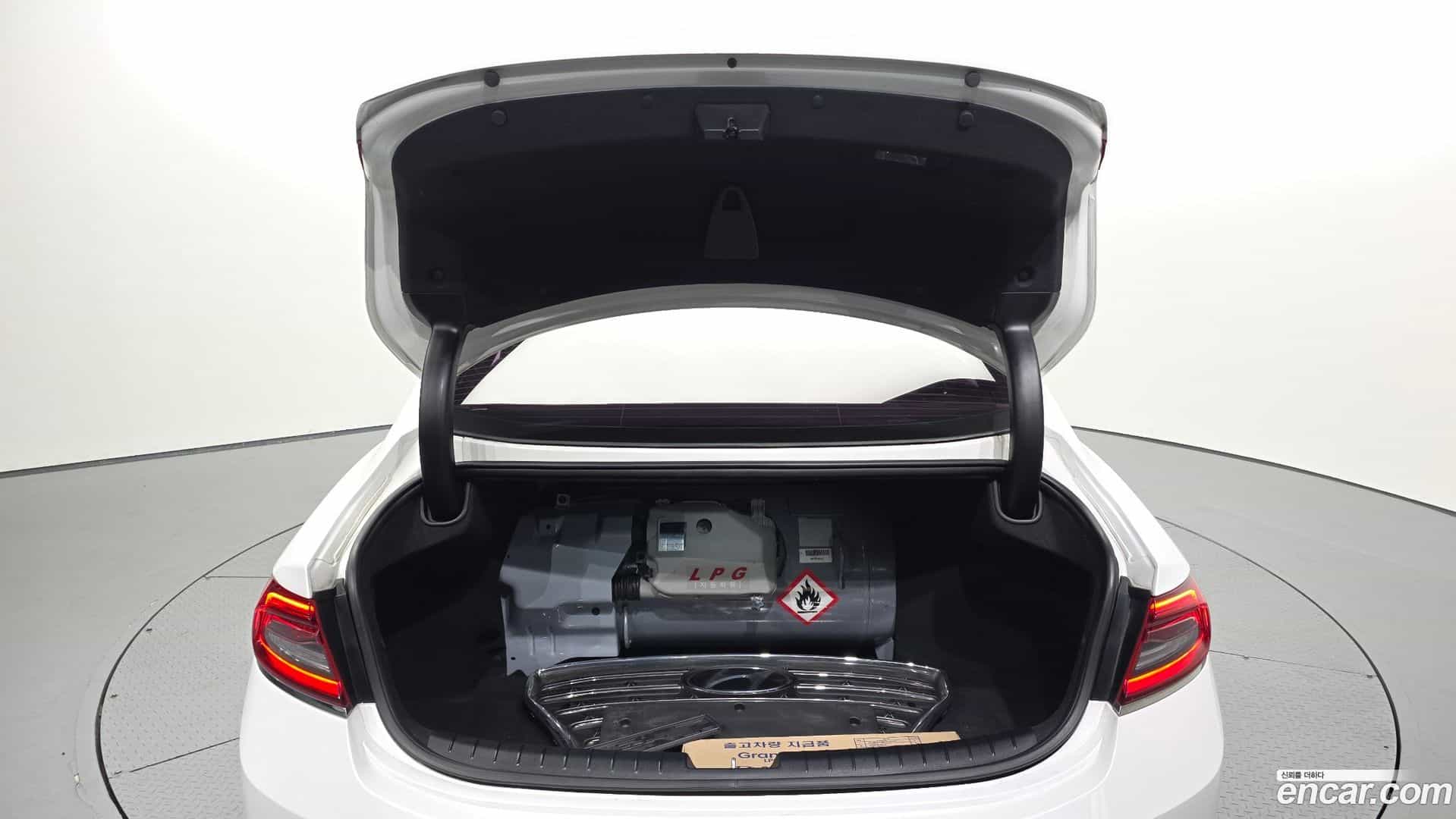 Grandeur Hyundai 2017.11-OPTION-024