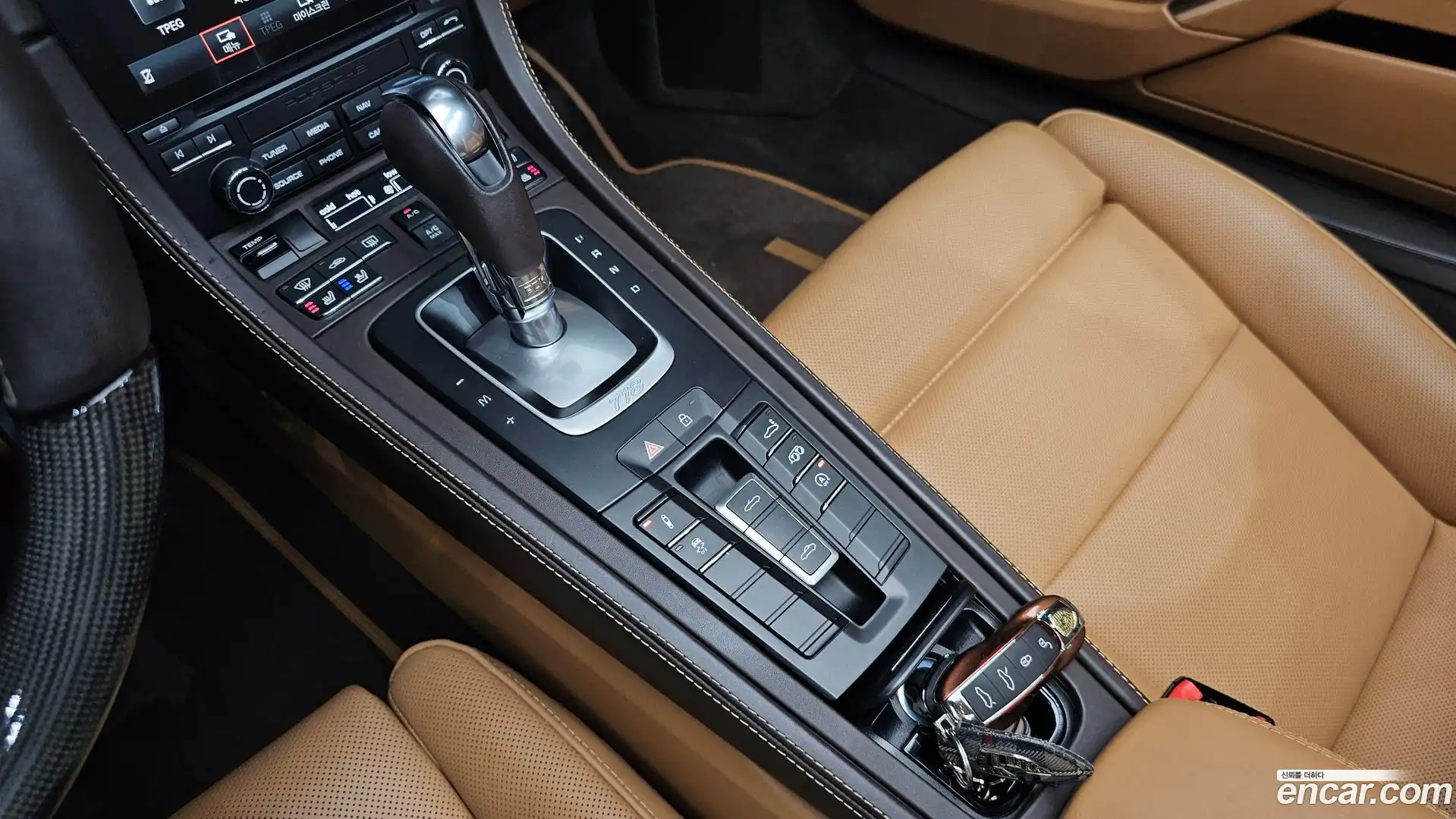 718 Porsche 2021.1-INNER-009