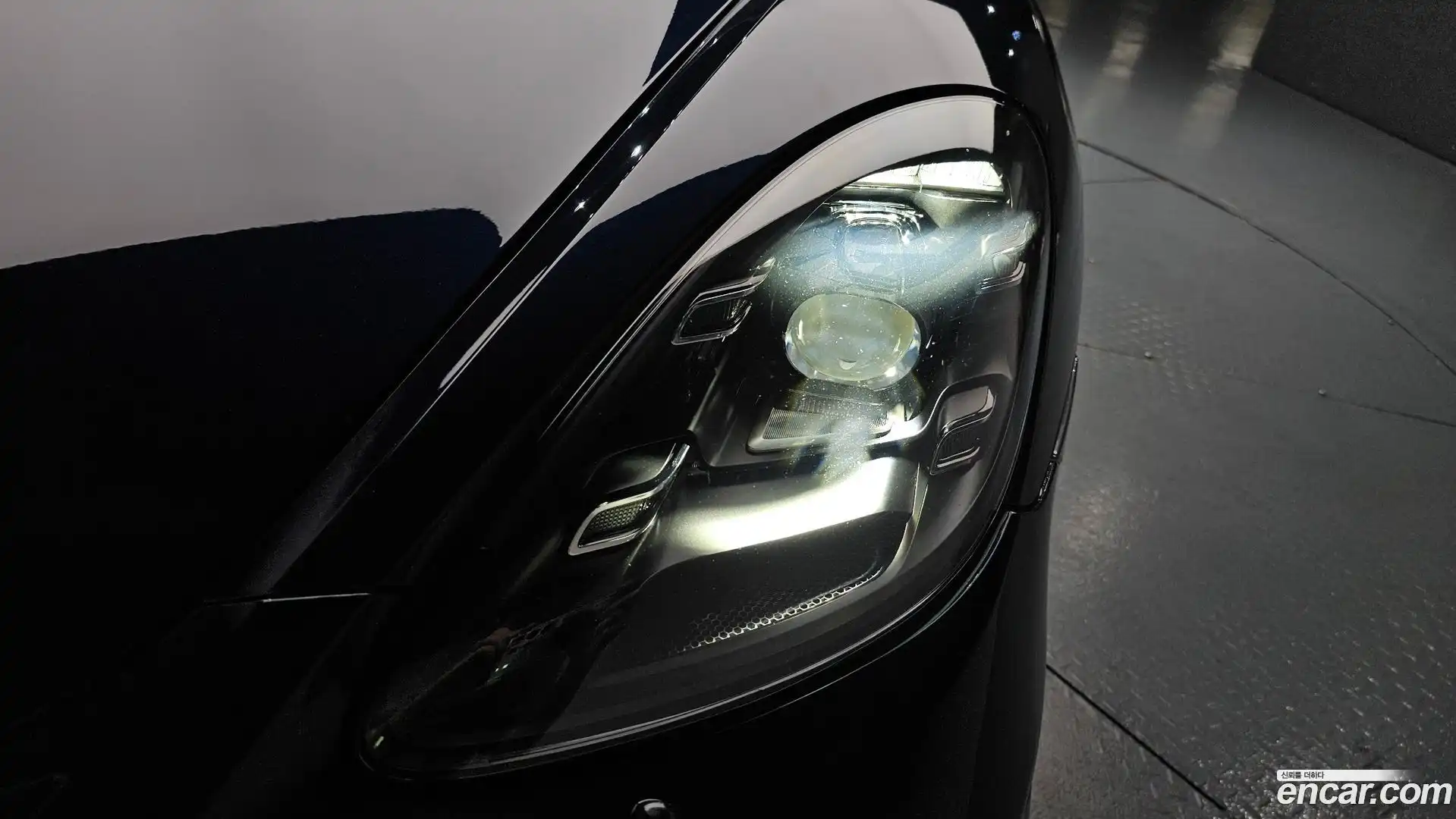 718 Porsche 2021.1-OUTER-032
