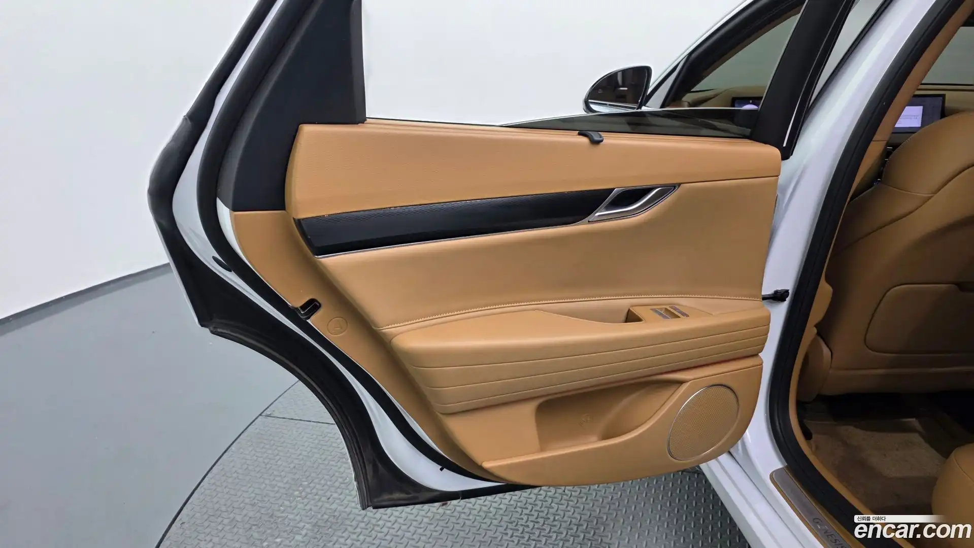 G80 Genesis 2024.3-INNER-035