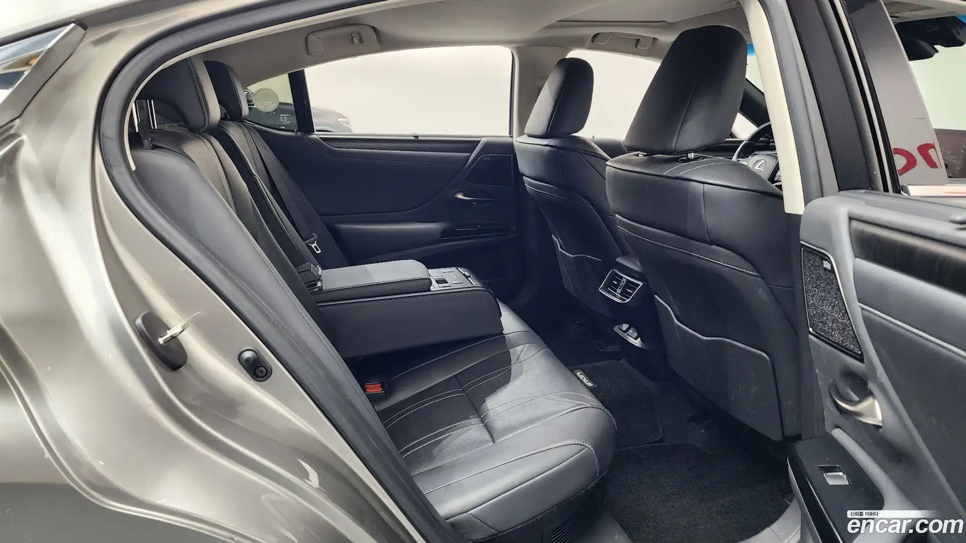 ES Lexus 2023.8-OPTION-015
