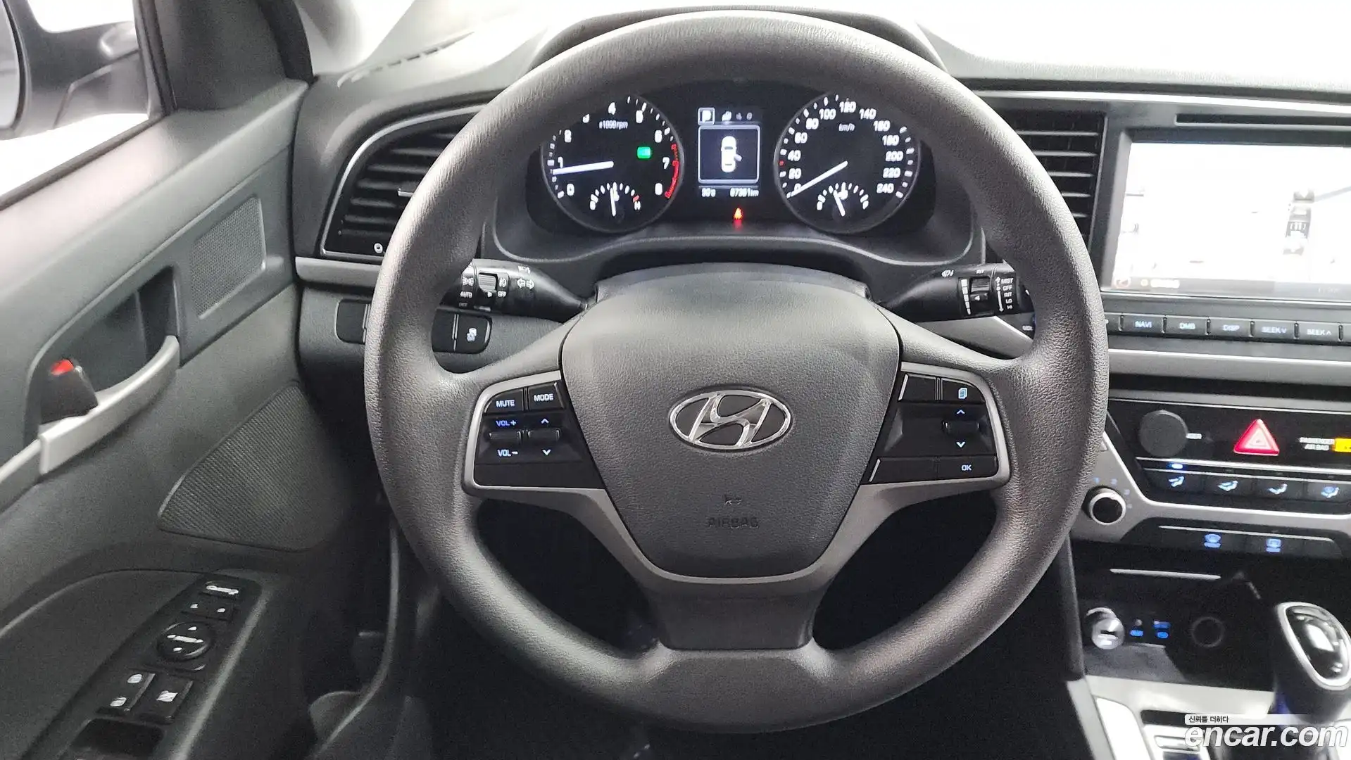 AVANTE Hyundai 2016.10-OPTION-017