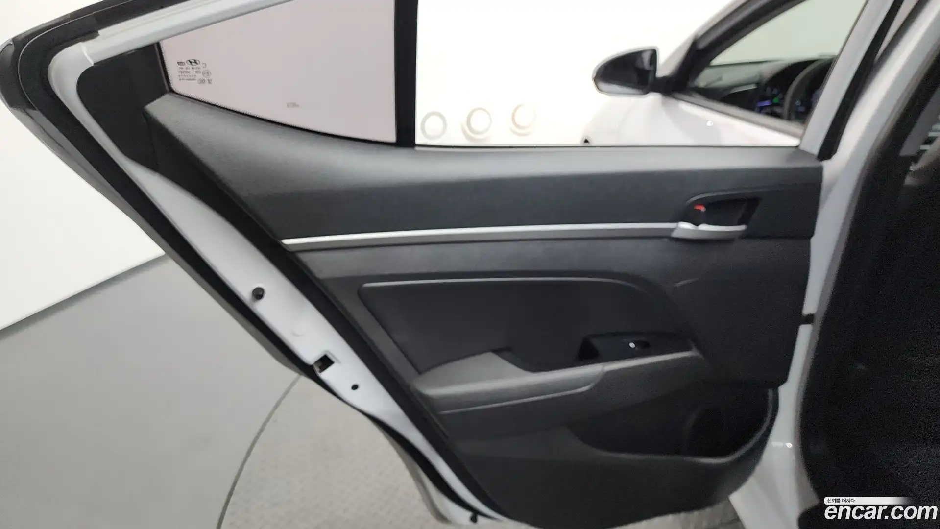 AVANTE Hyundai 2016.10-INNER-035