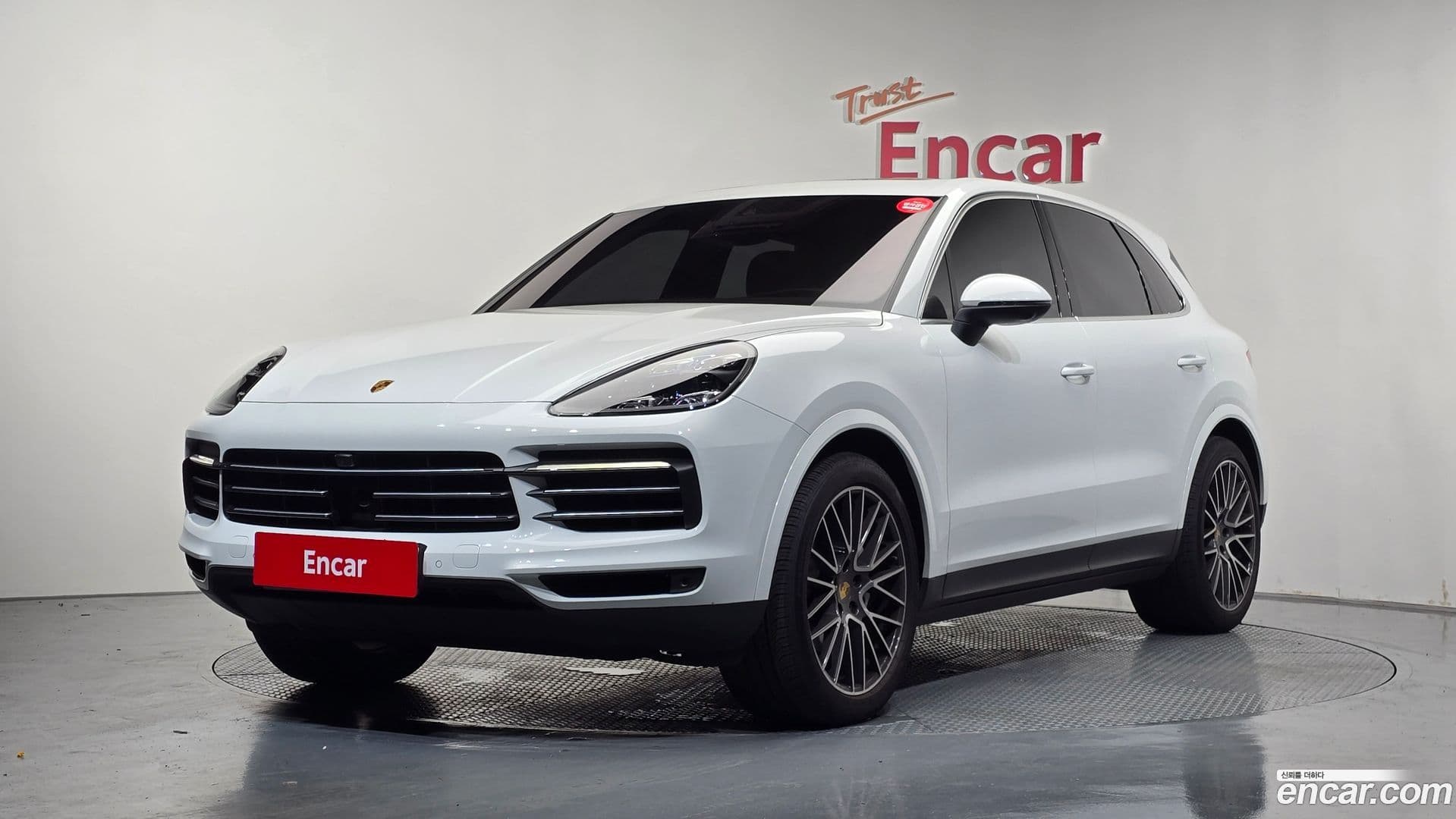 Main__Slider__Photo:Cayenne Porsche 2021.0-0