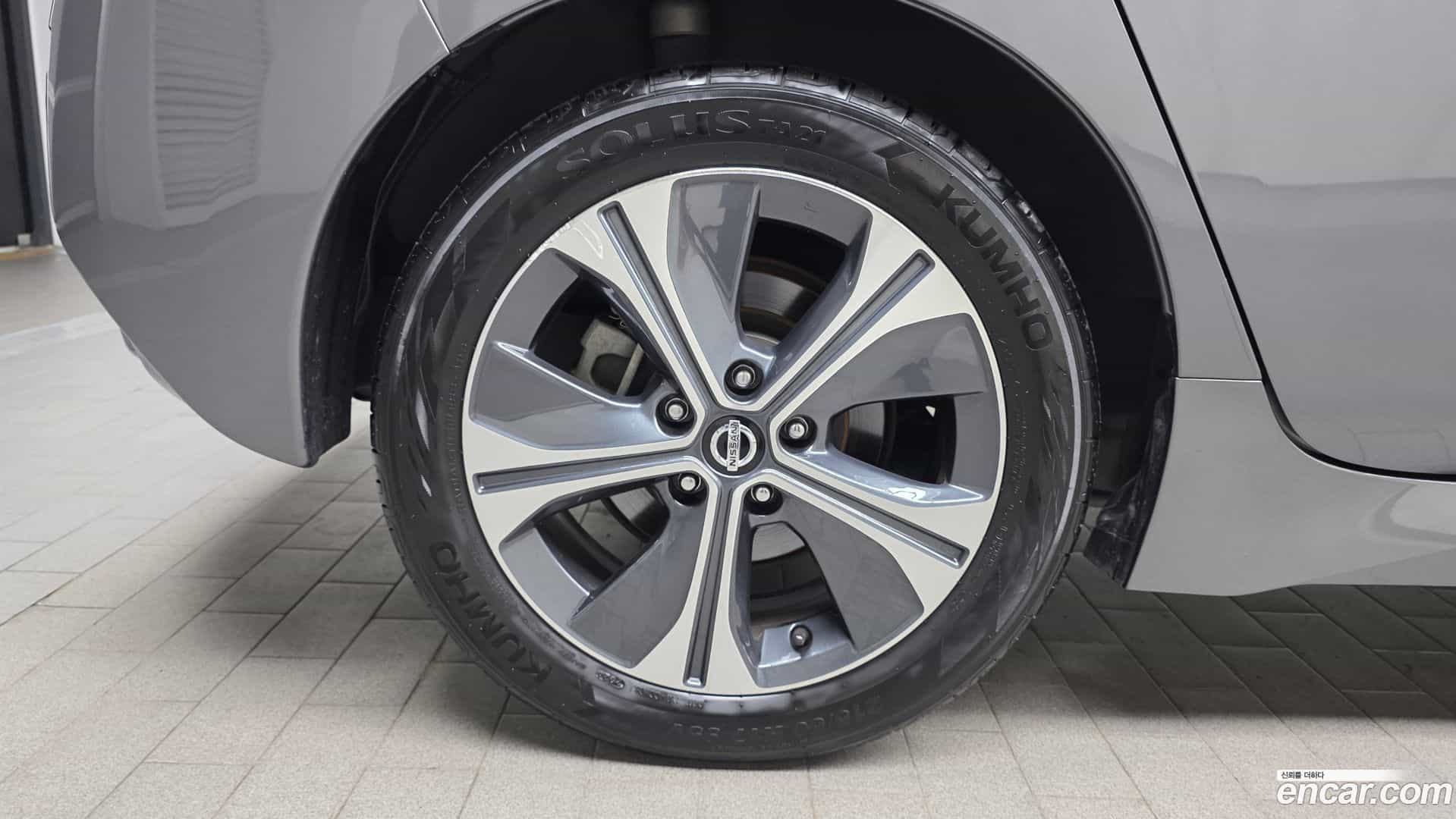 Leaf Nissan 2019.5-OUTER-005