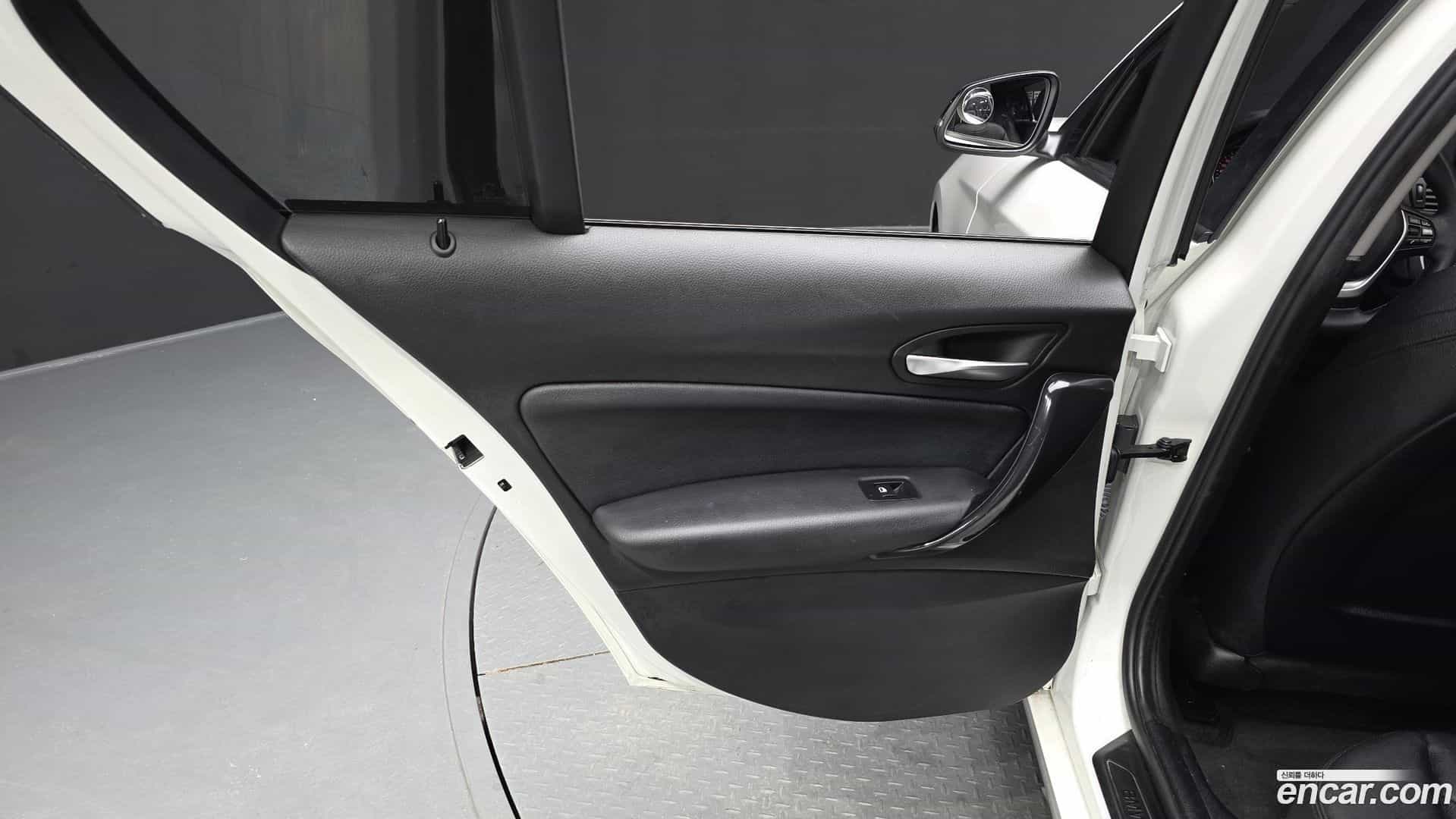 1-Series BMW 2015.3-INNER-035