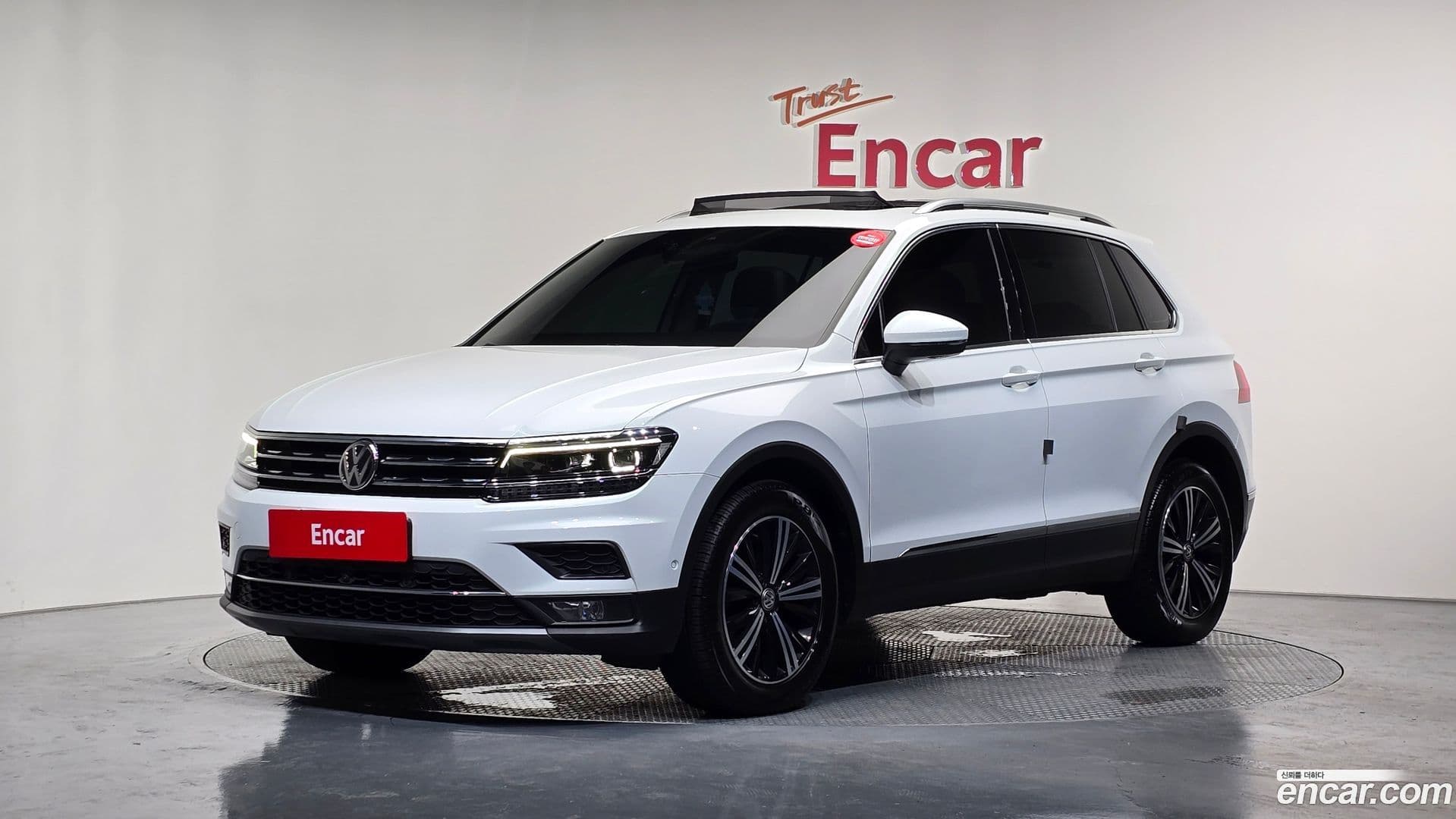 Main__Slider__Photo:Tiguan Volkswagen 2019.10-0