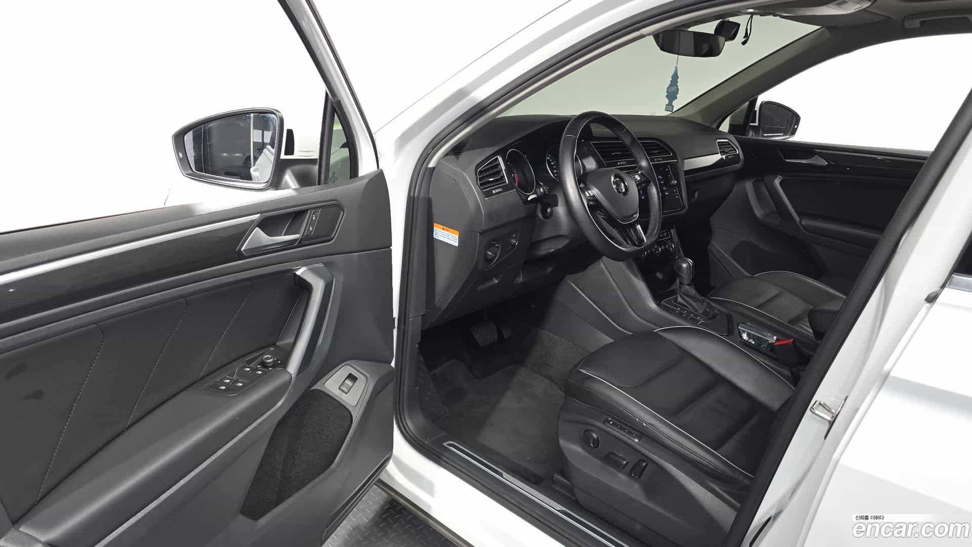 Tiguan Volkswagen 2019.10-INNER-010